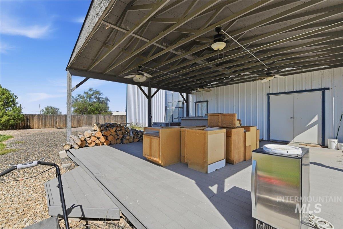 987 Nw Mcmurtrey Rd Property Photo 9