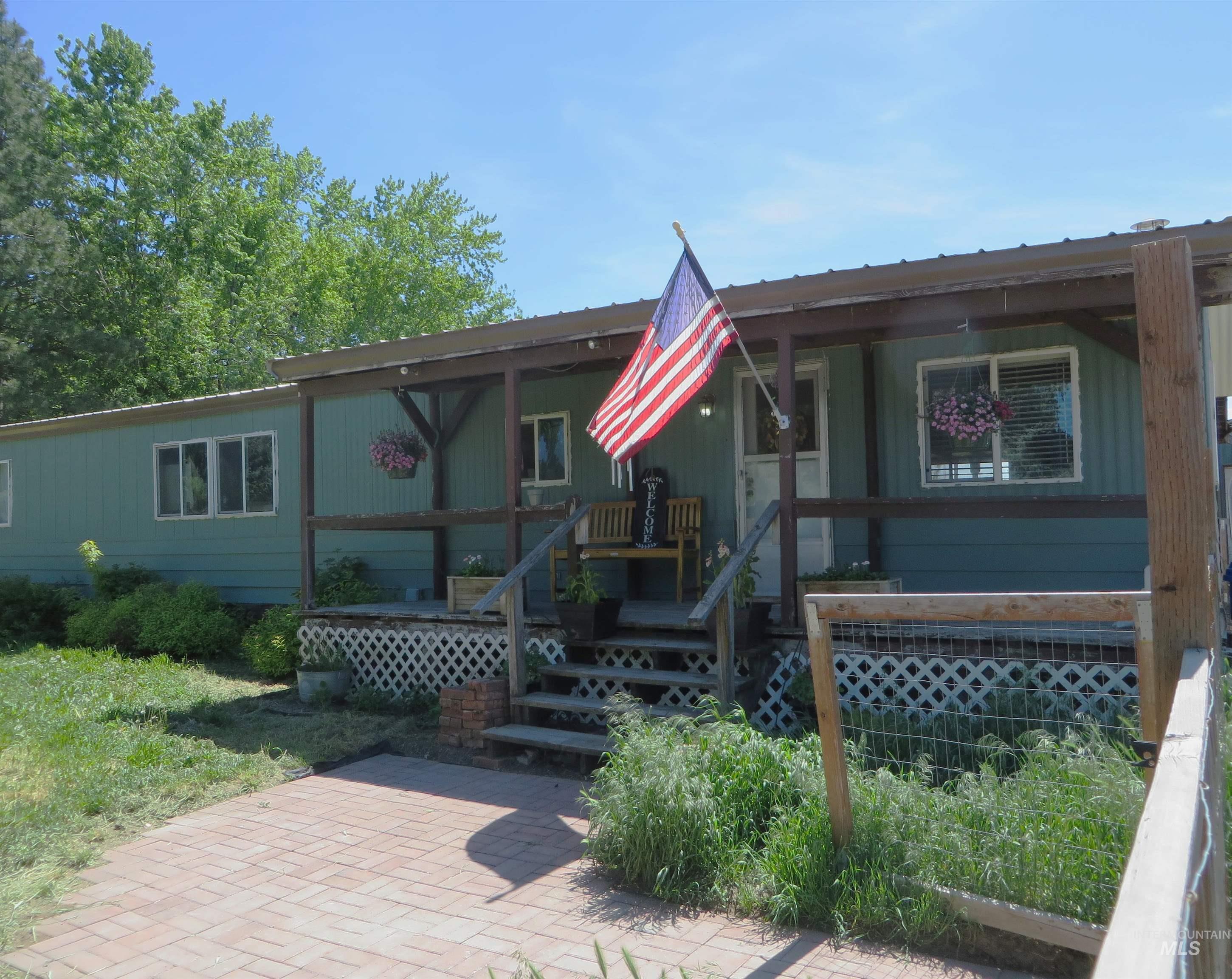 937 Indianhead Road Property Photo 1