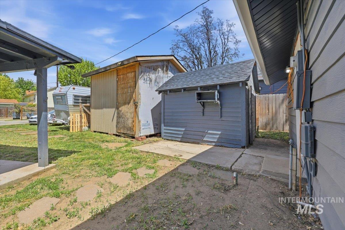 419 15th Ave N Property Photo 14