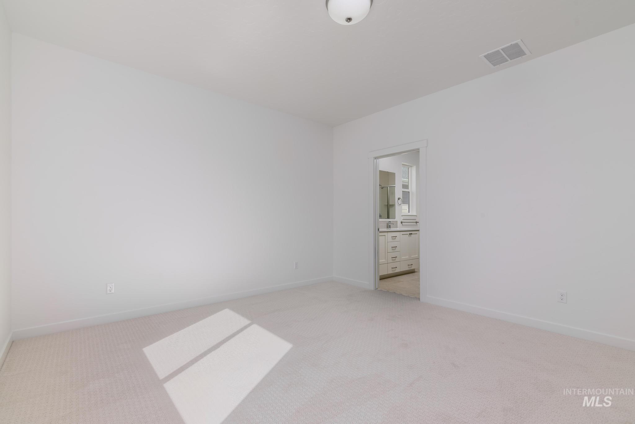 1213 W Grassland St Property Photo 6