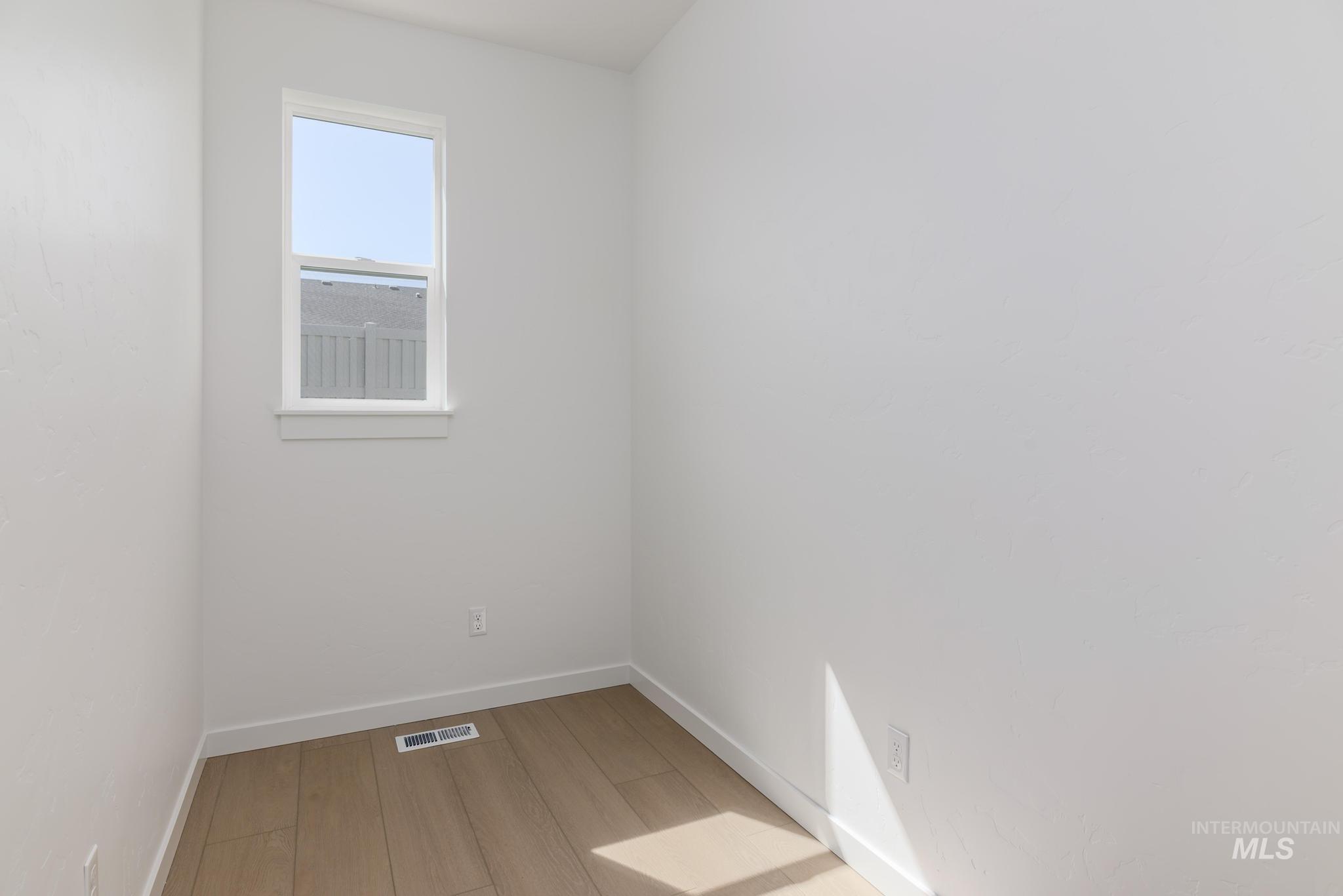 1213 W Grassland St Property Photo 8
