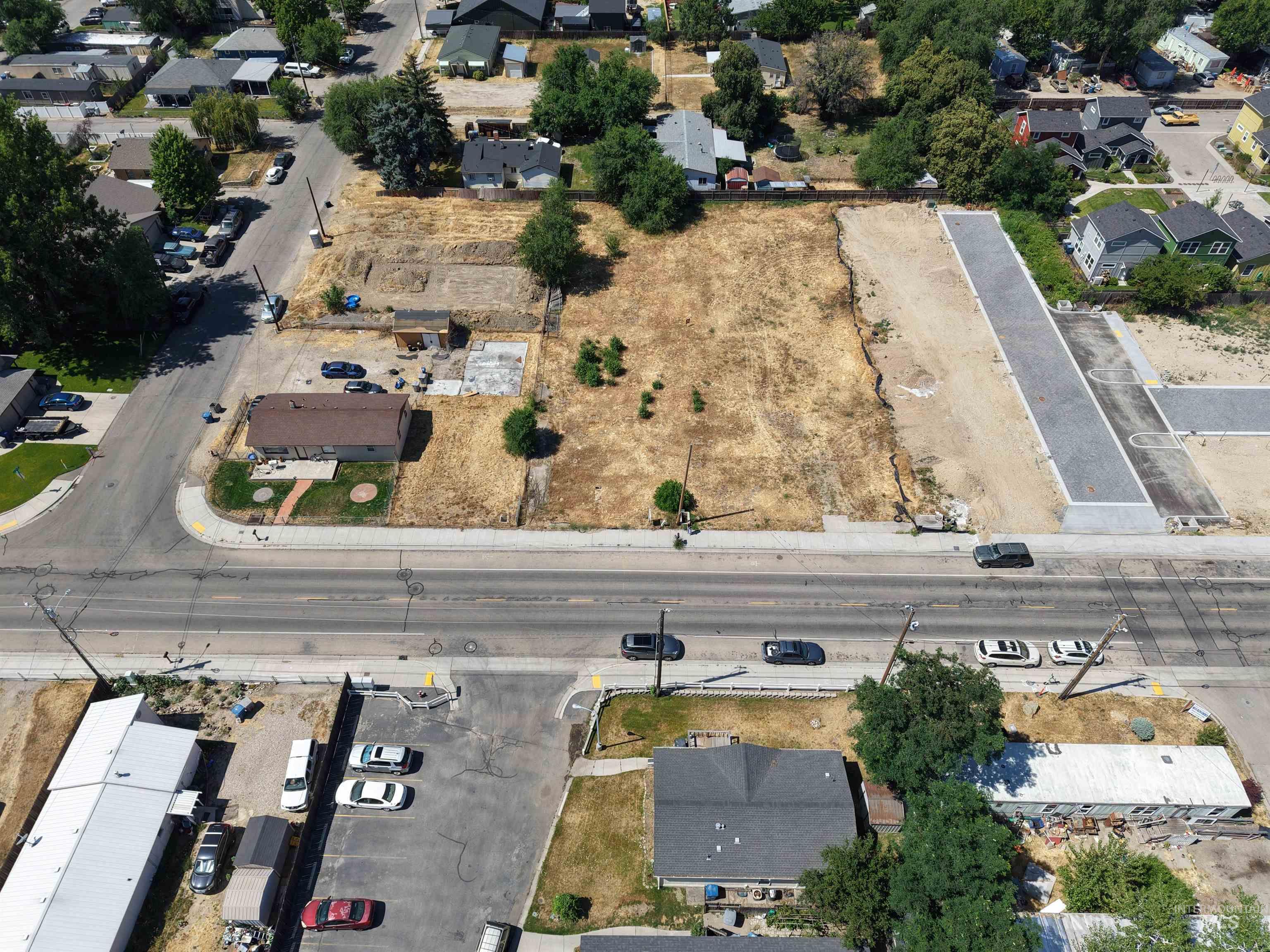 3921&3933 N Adams Property Photo 13