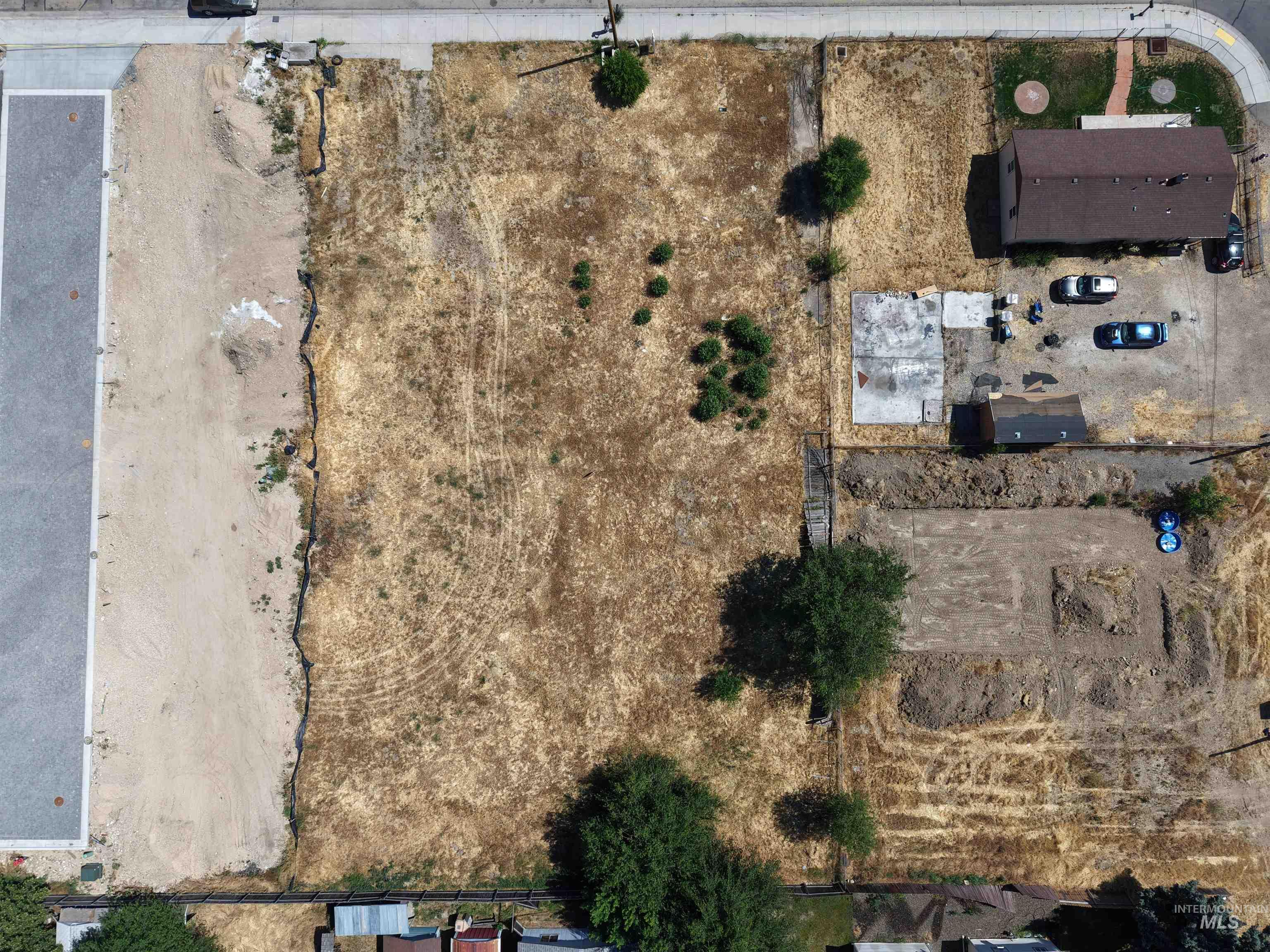 3921&3933 N Adams Property Photo 14