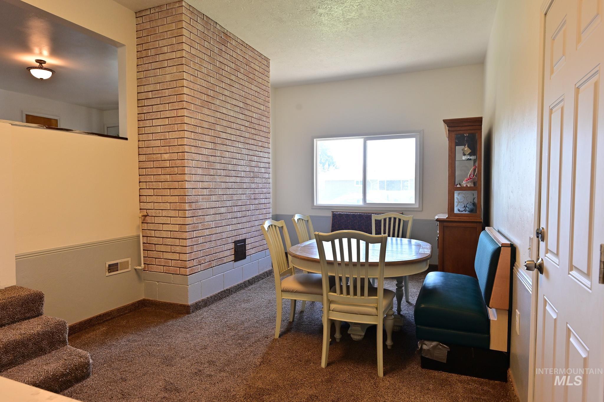 408 W Lincoln Property Photo 7