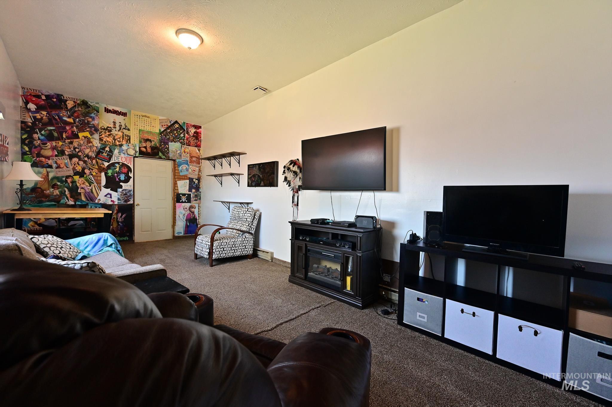 408 W Lincoln Property Photo 17