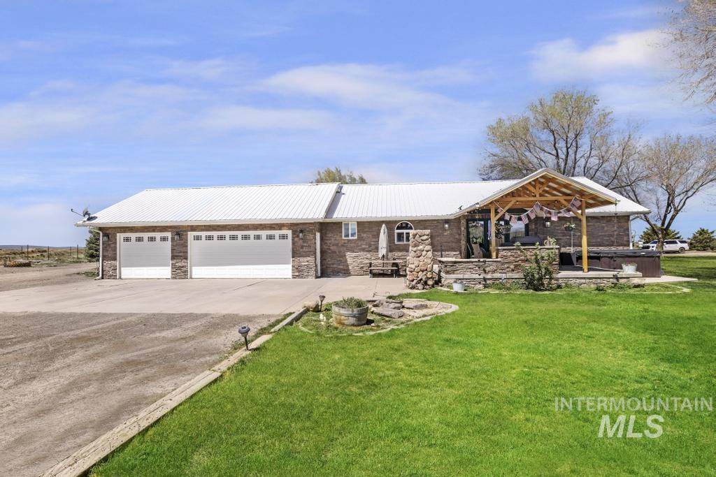 2097 E 2500 N Property Photo 1