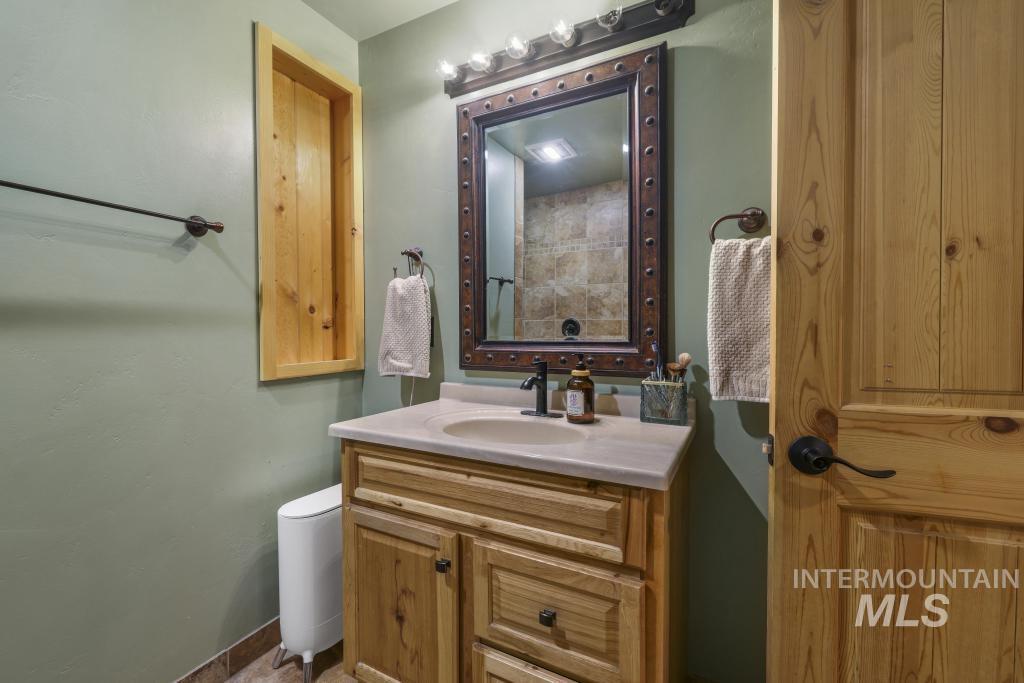 2097 E 2500 N Property Photo 21