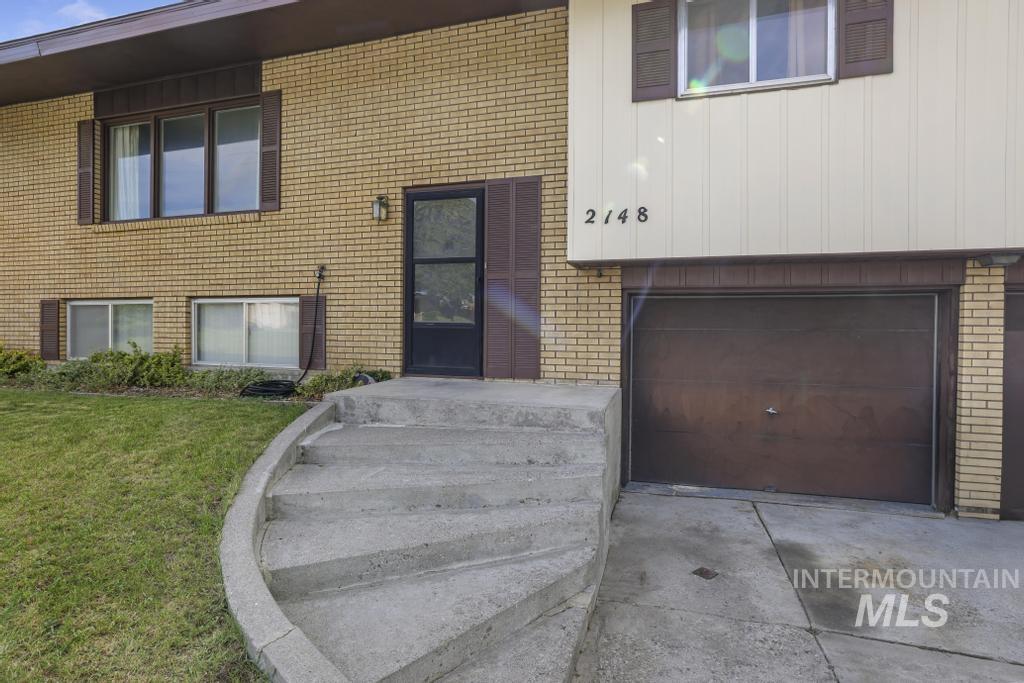 2148 Alta Vista Circle Property Photo 3
