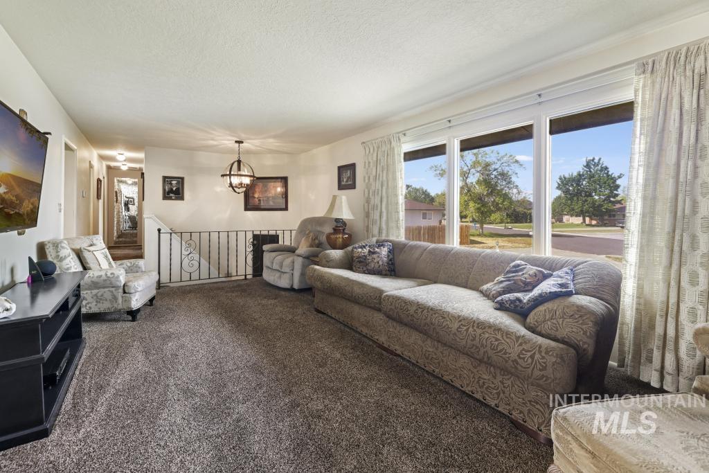 2148 Alta Vista Circle Property Photo 6