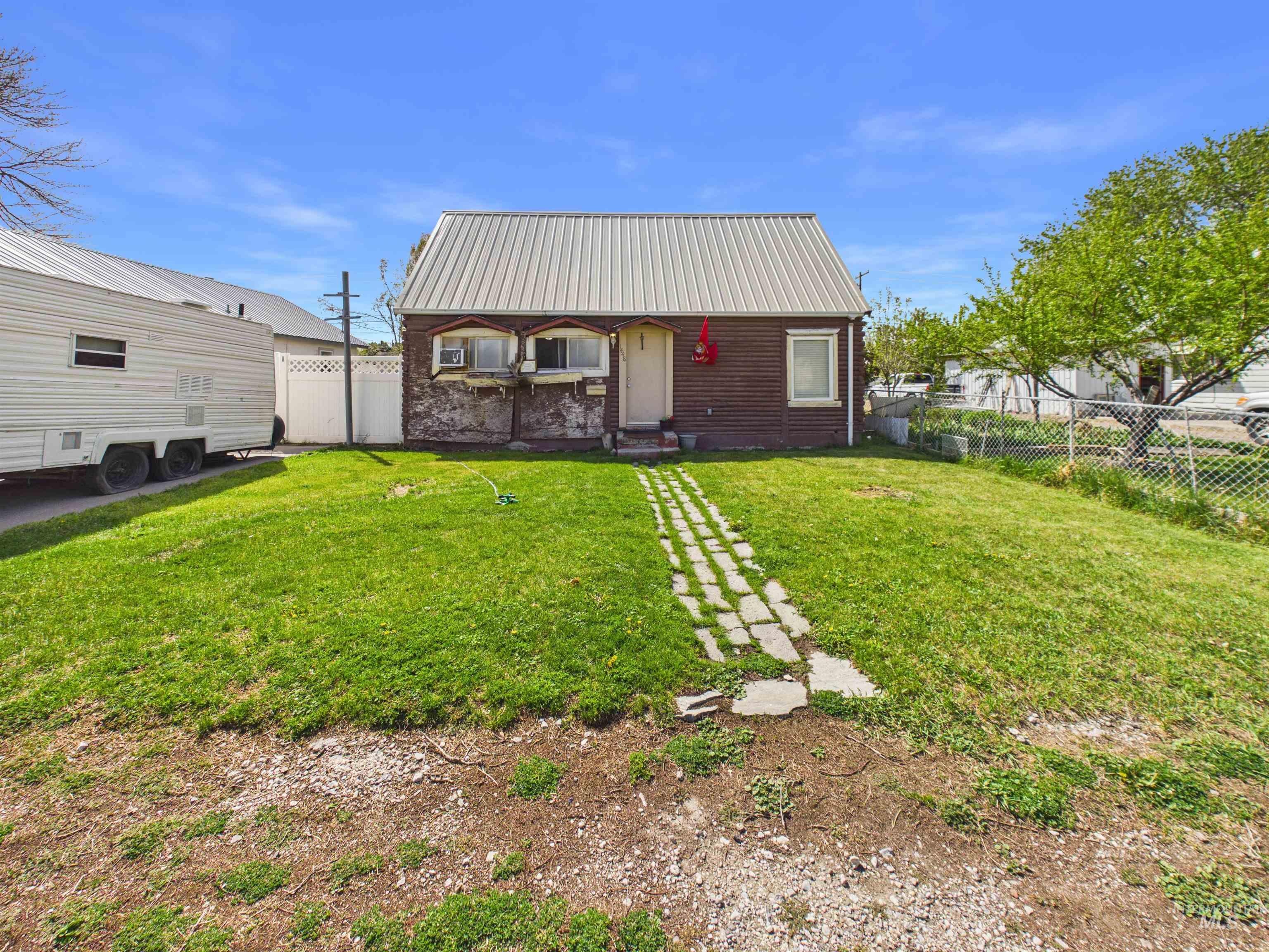 1448 Malta Ave Property Photo 1