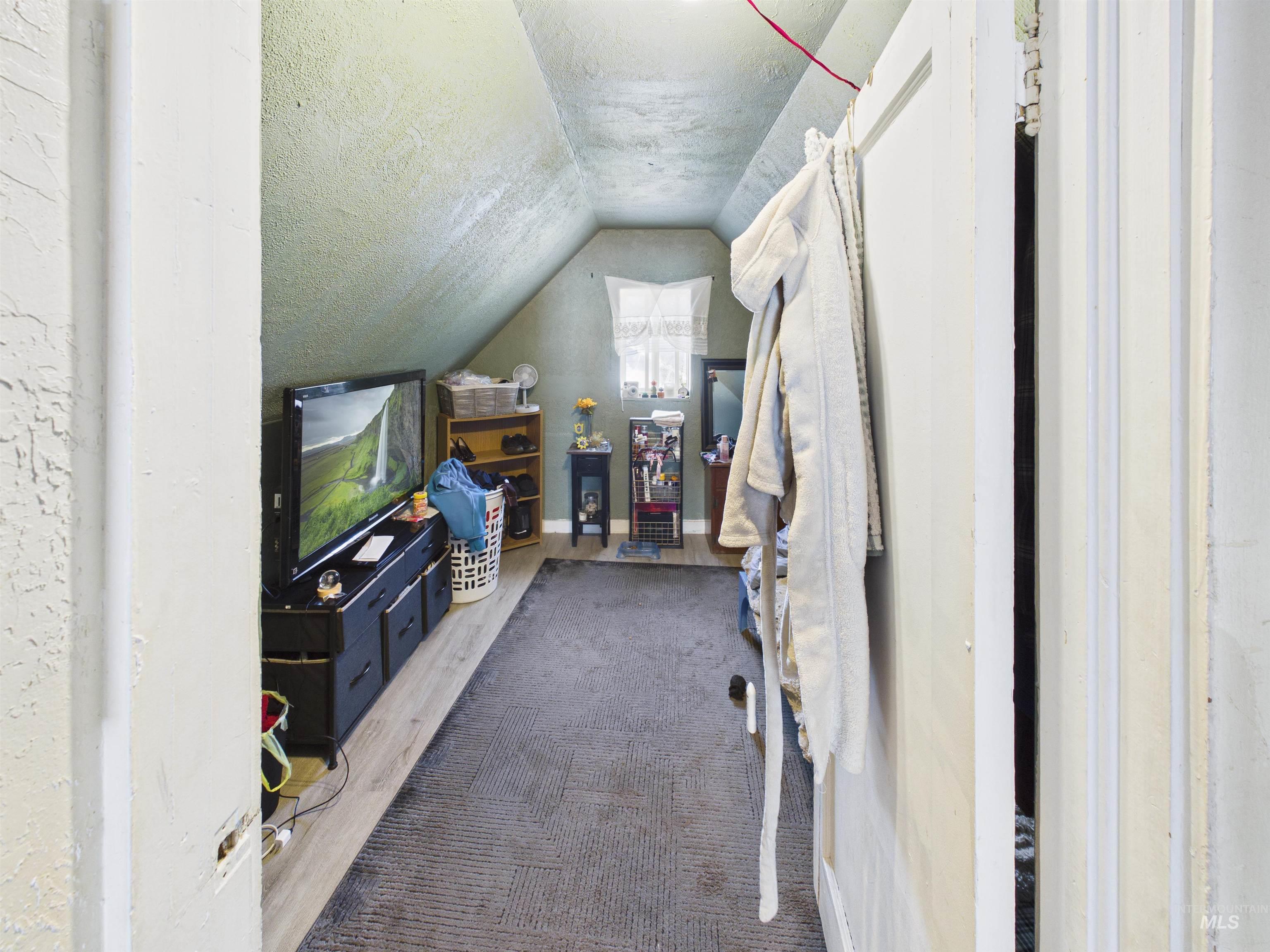 1448 Malta Ave Property Photo 17