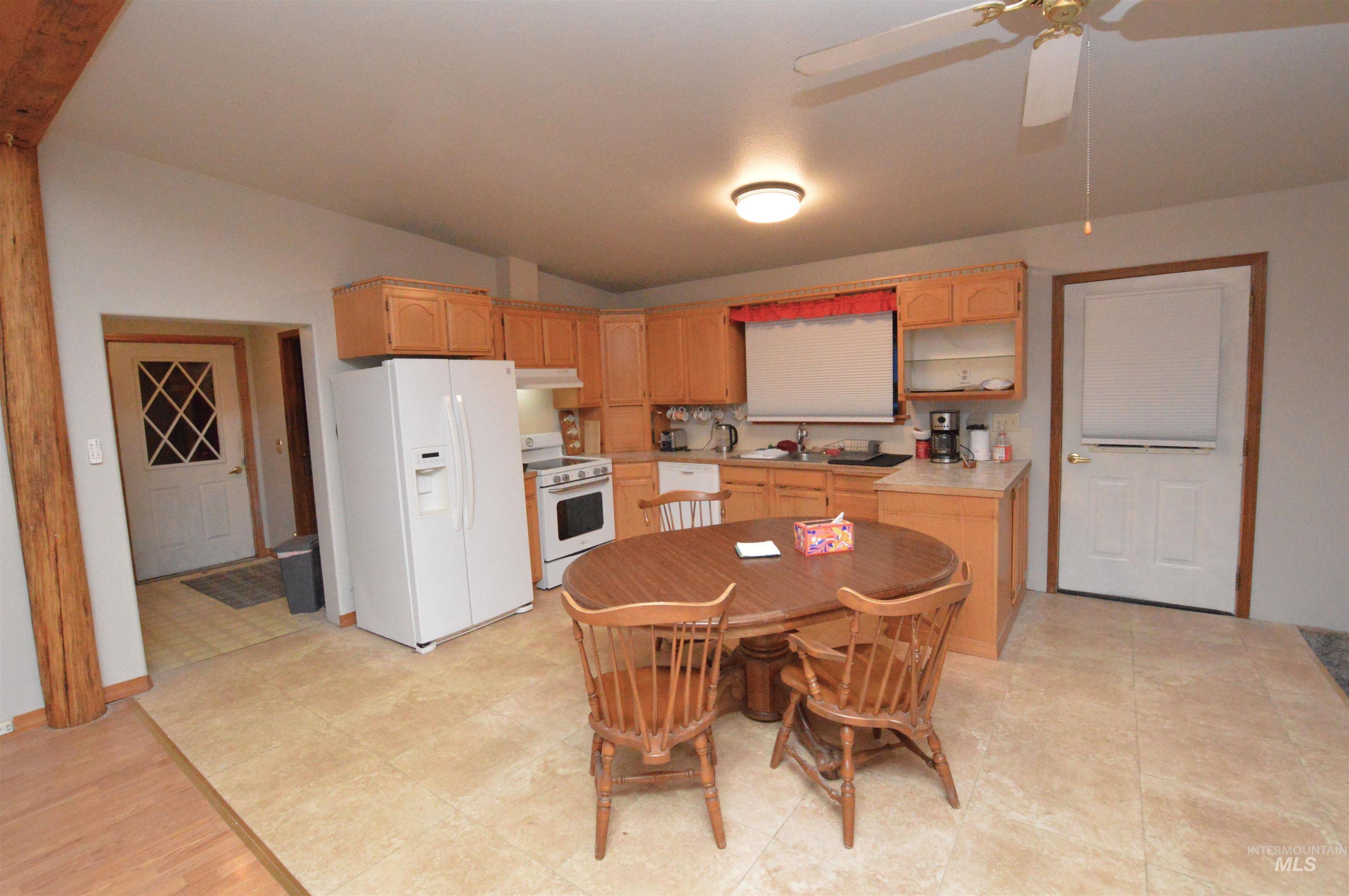 510 E Main St. Property Photo 11