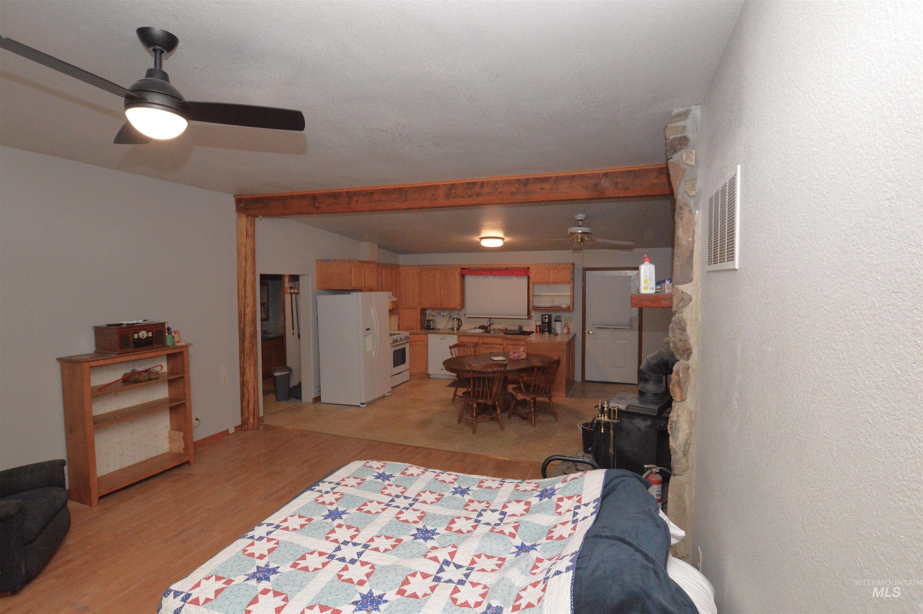 510 E Main St. Property Photo 12