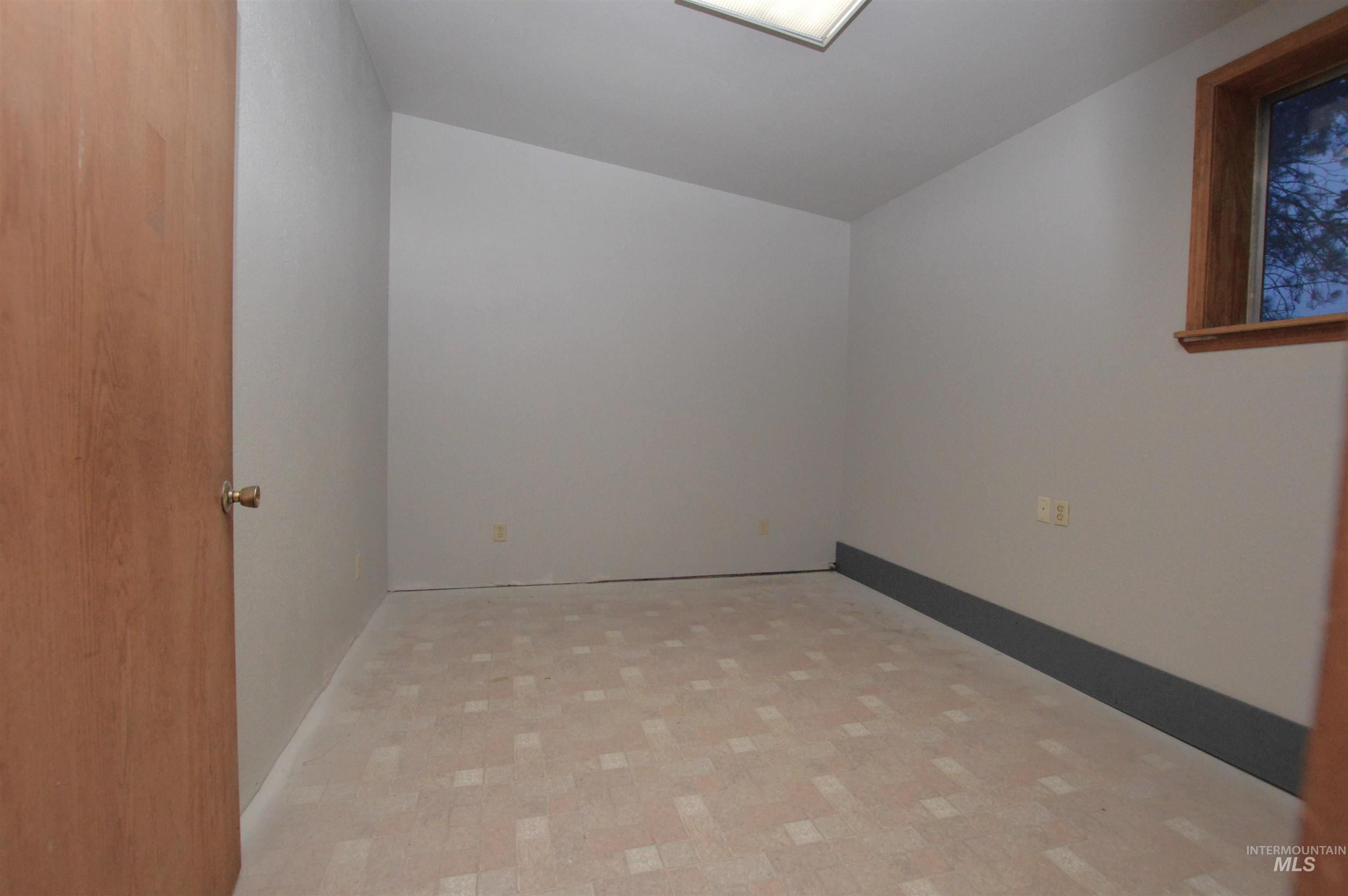 510 E Main St. Property Photo 21