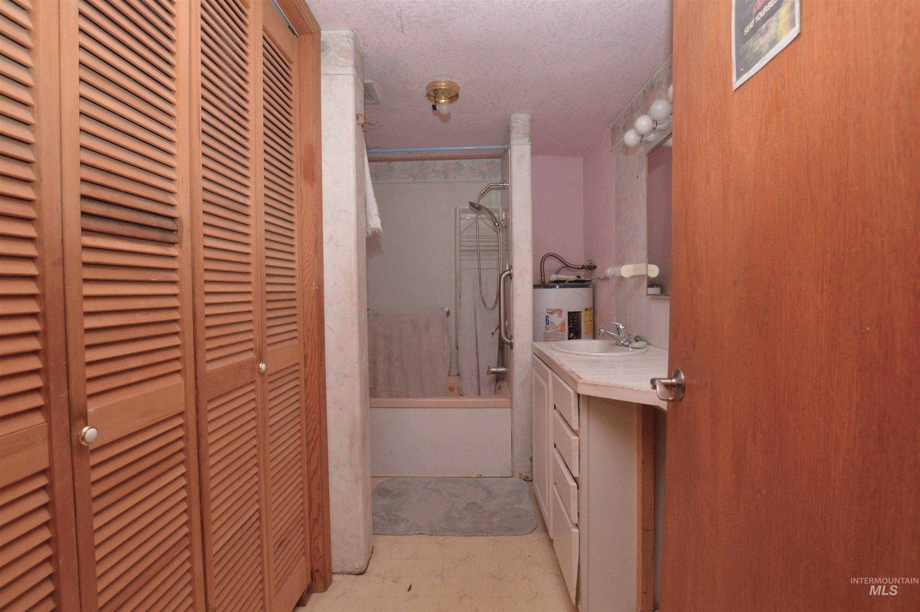 510 E Main St. Property Photo 22