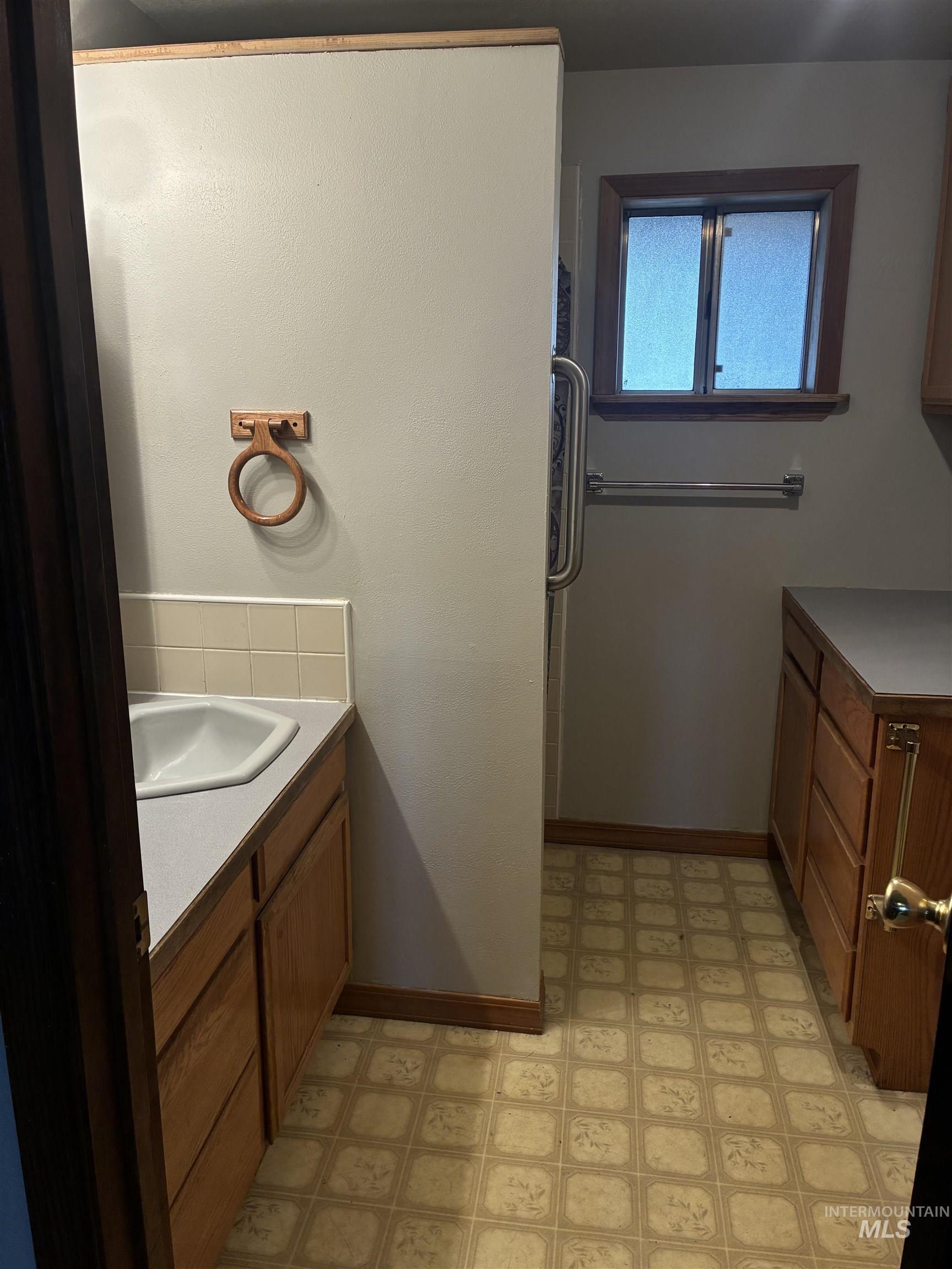 510 E Main St. Property Photo 23