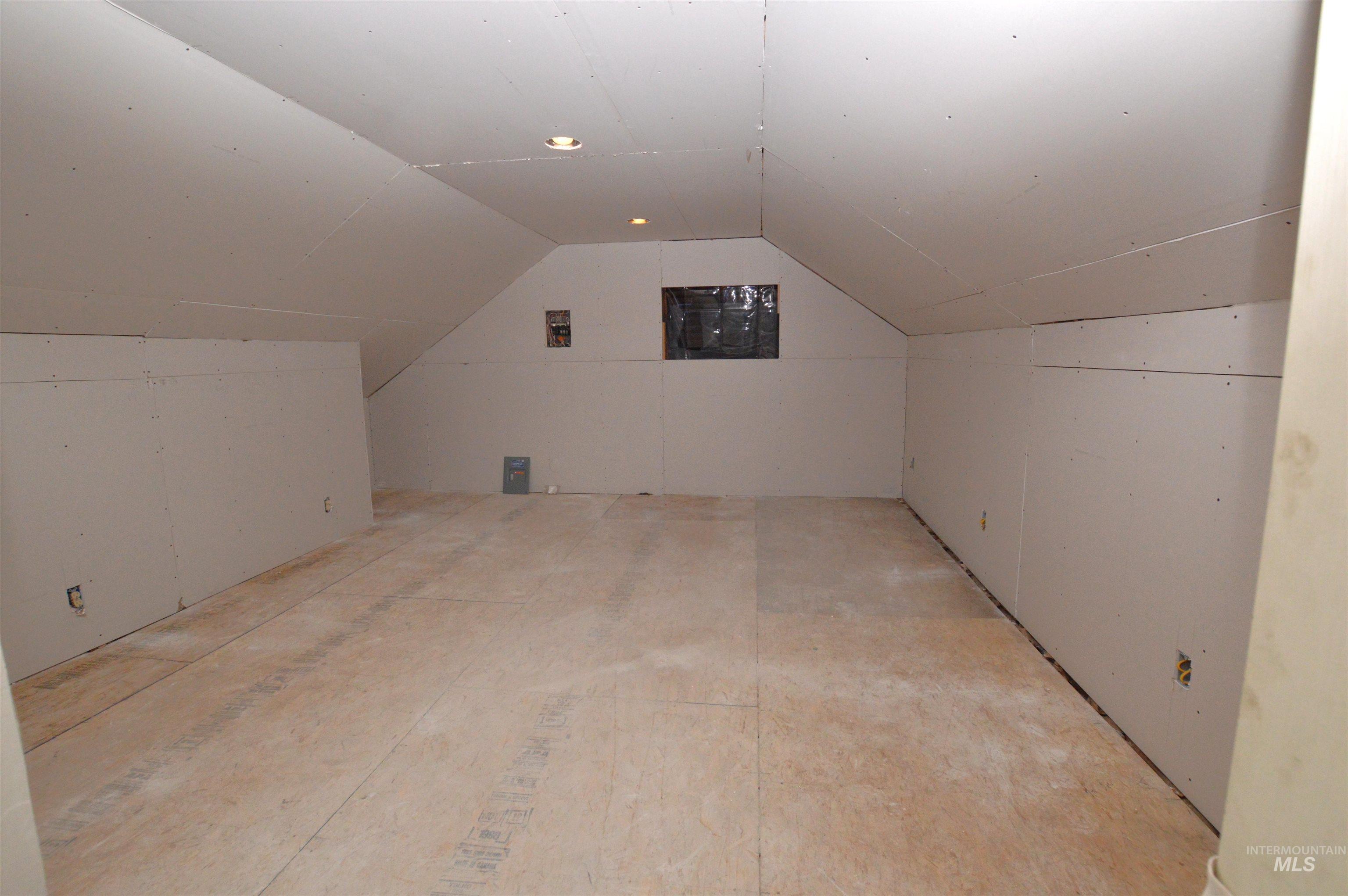 510 E Main St. Property Photo 28