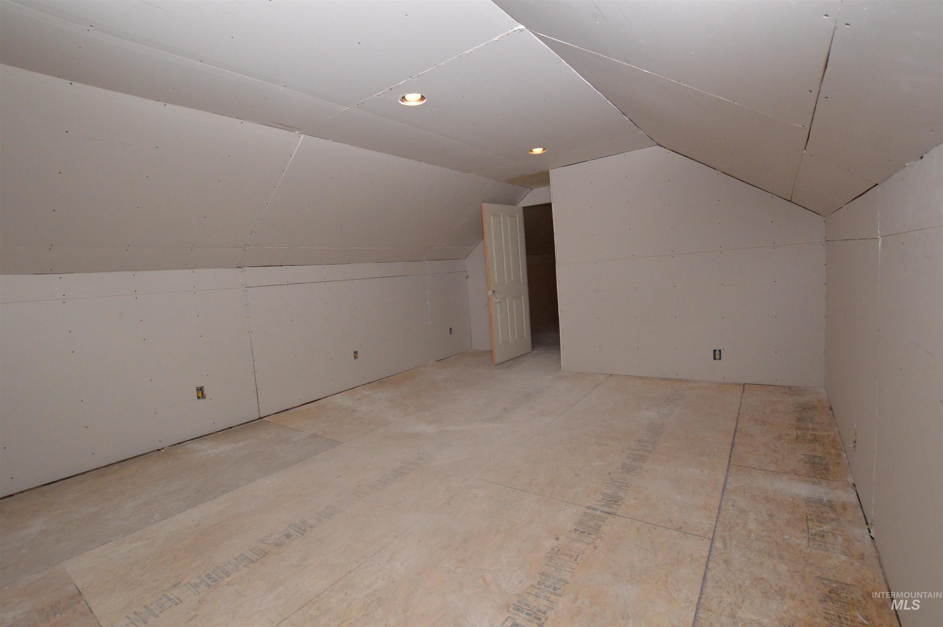 510 E Main St. Property Photo 29