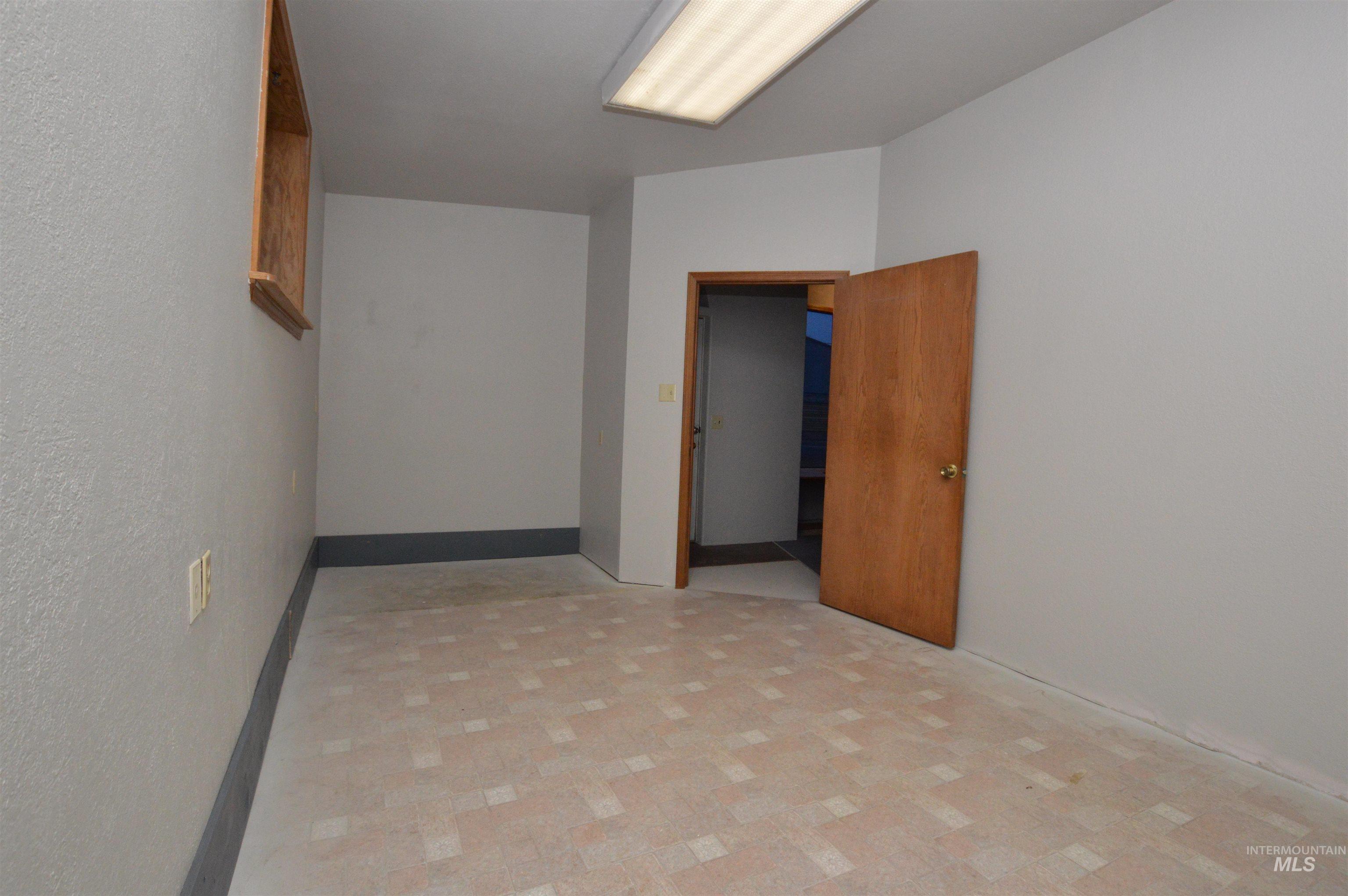 510 E Main St. Property Photo 33