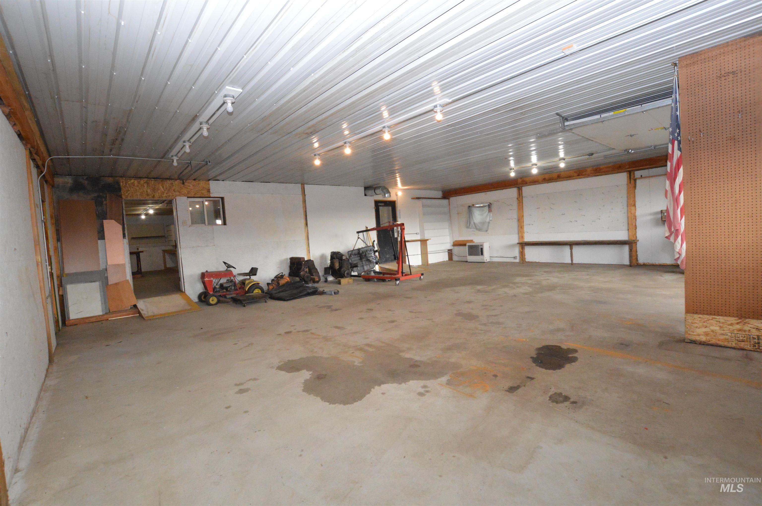 510 E Main St. Property Photo 35