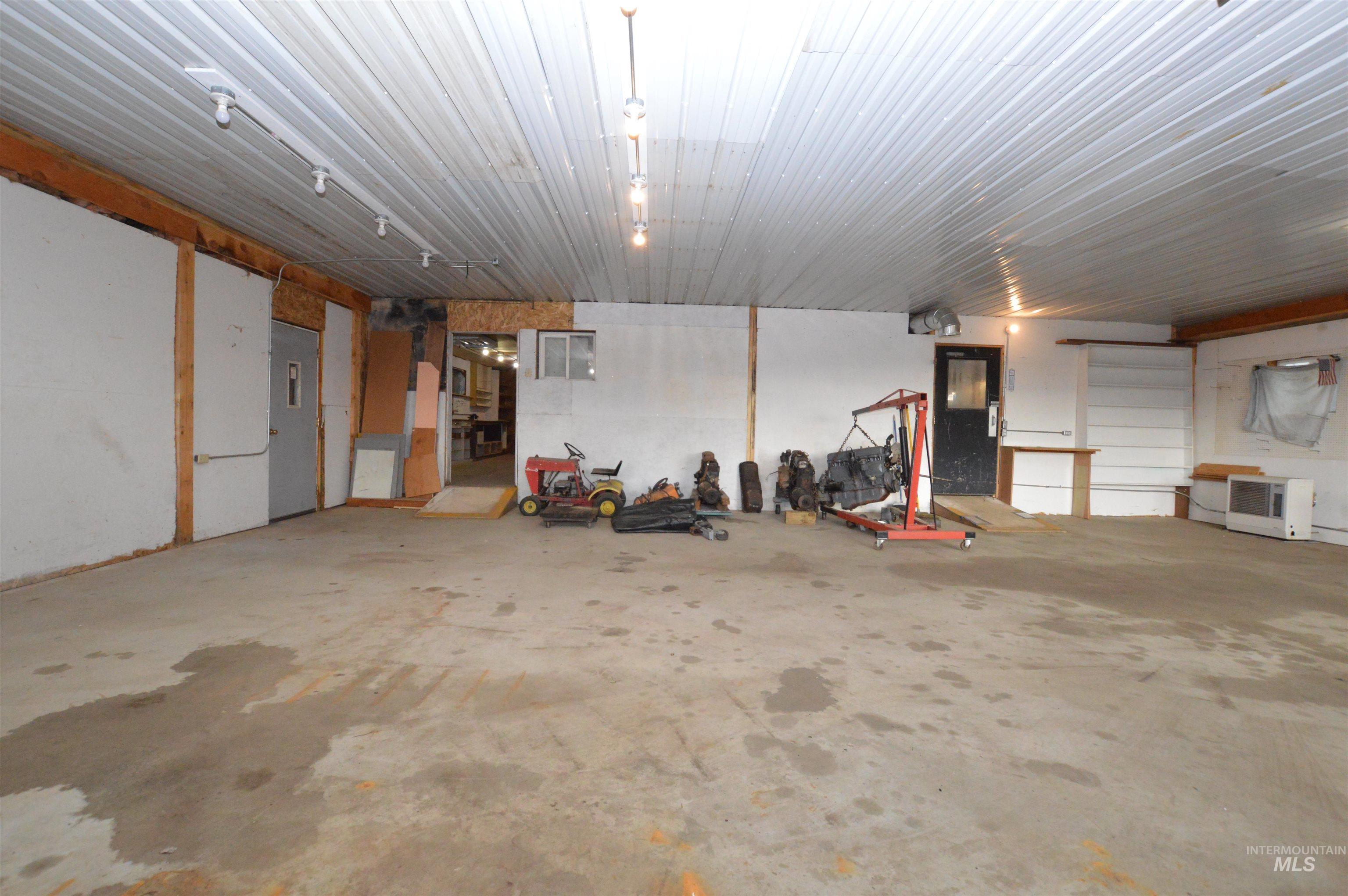510 E Main St. Property Photo 37