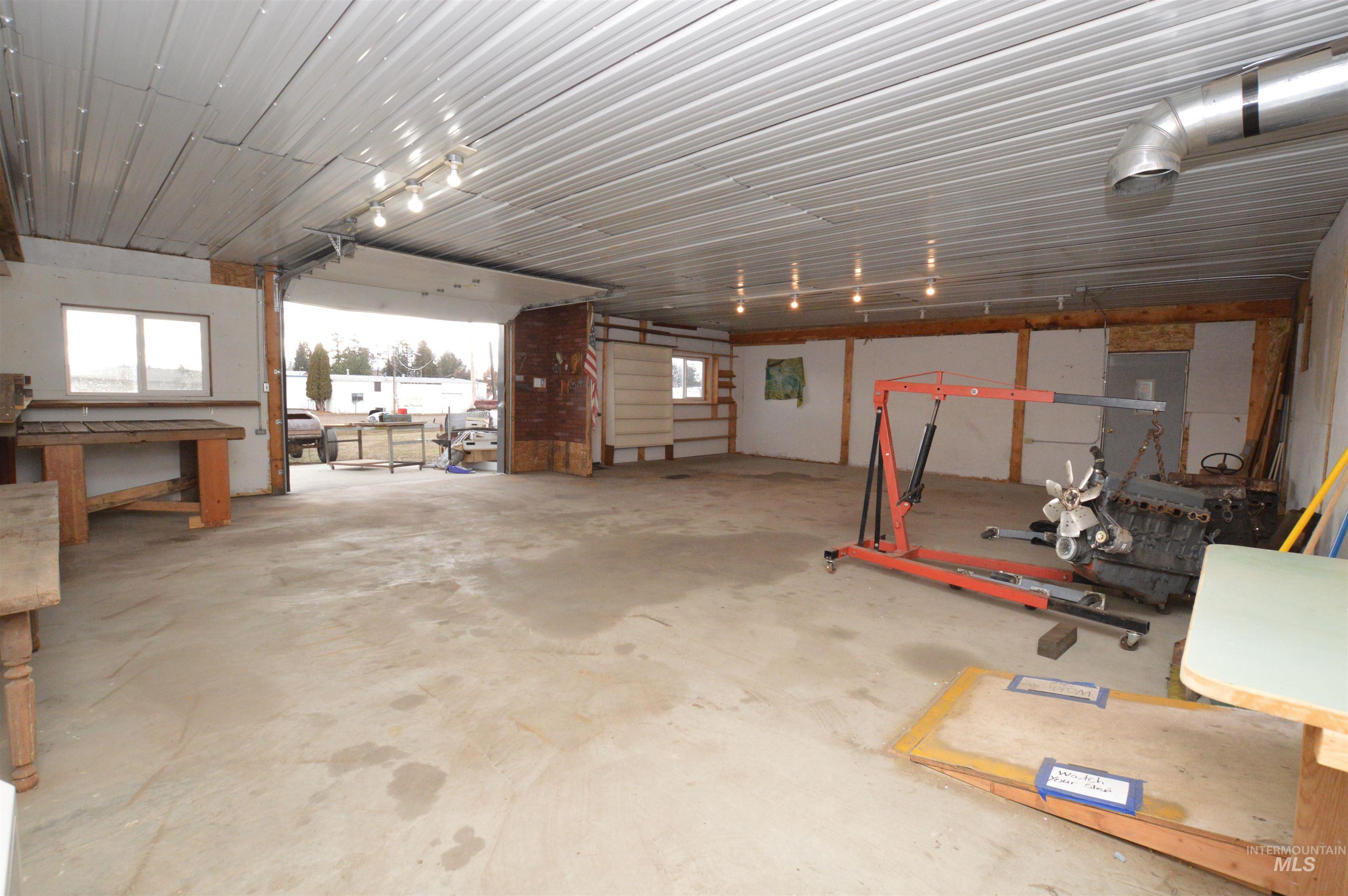 510 E Main St. Property Photo 38