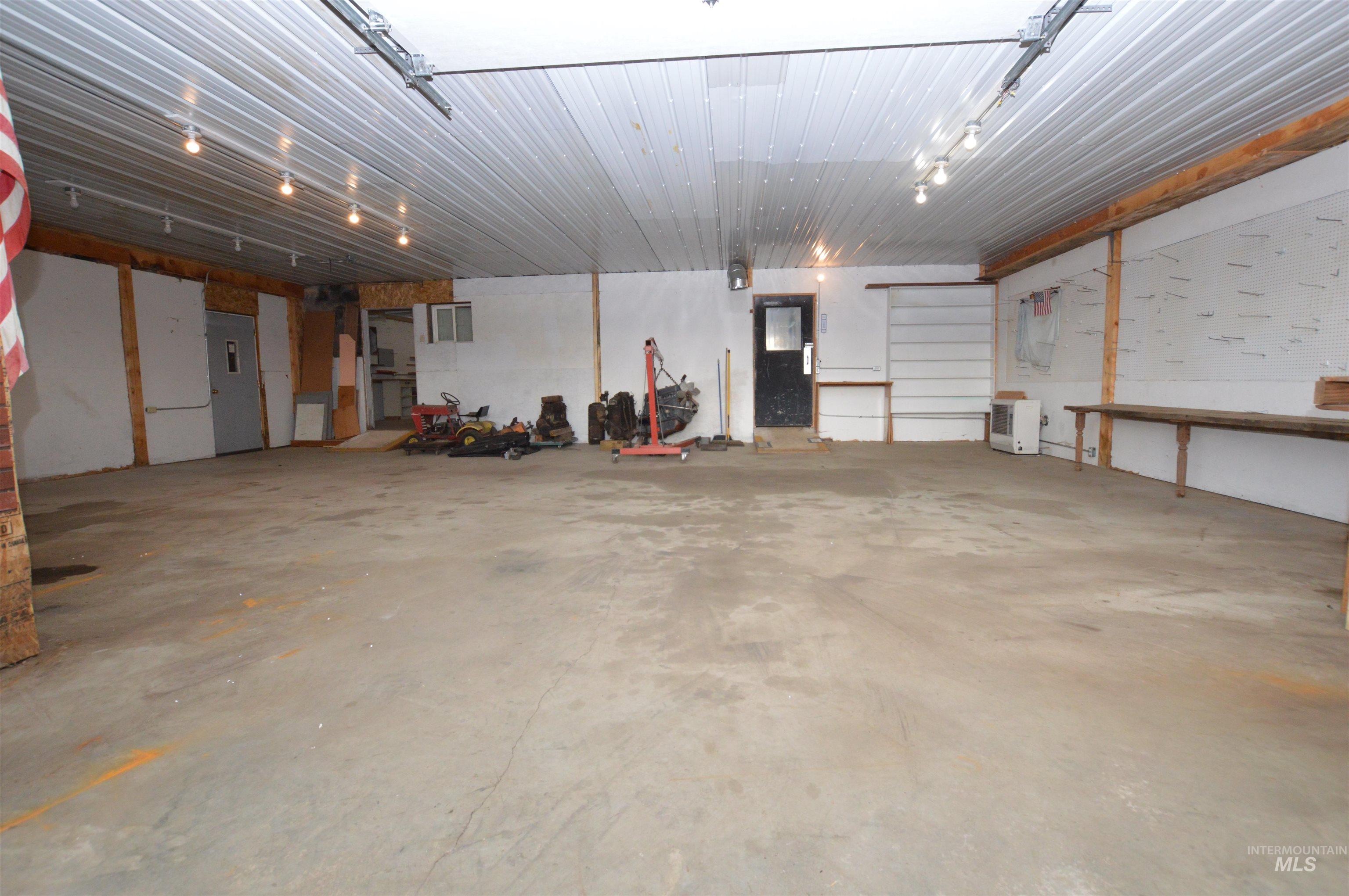 510 E Main St. Property Photo 39