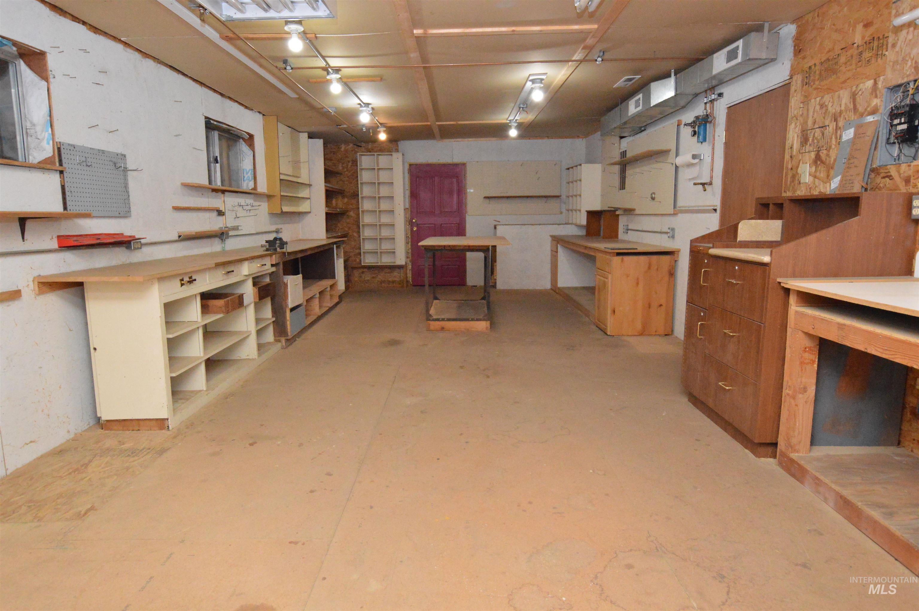 510 E Main St. Property Photo 40