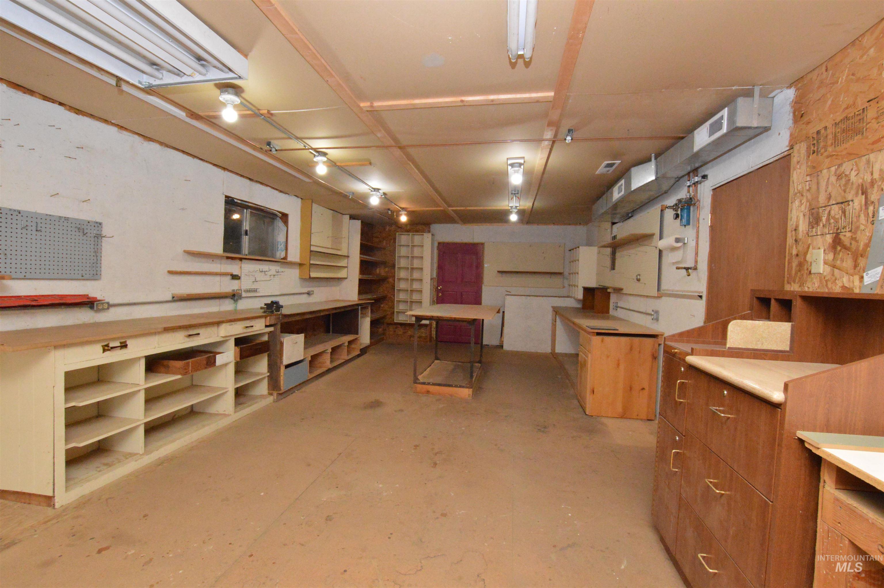 510 E Main St. Property Photo 43