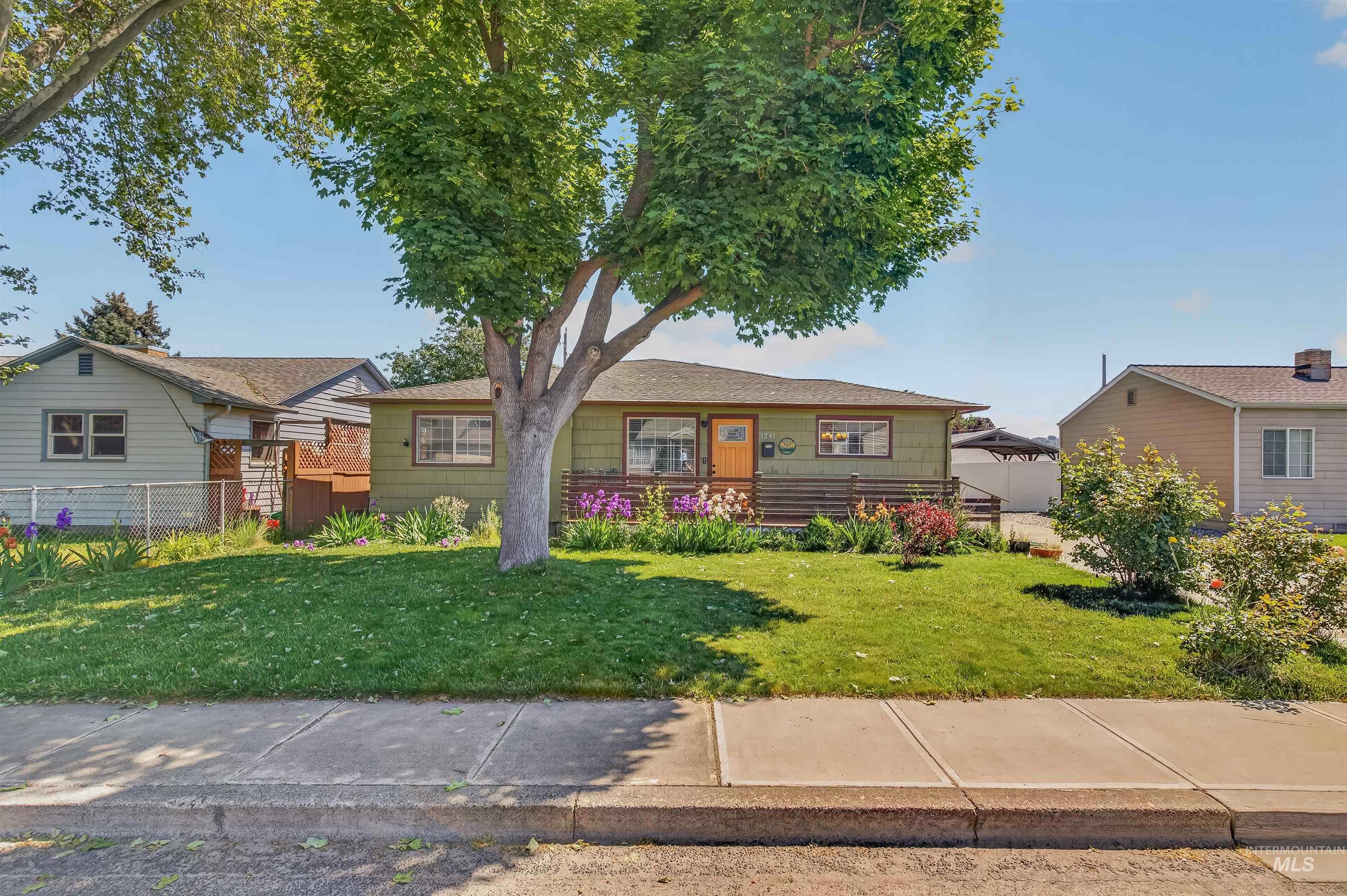 1241 5th Street Property Photo 2
