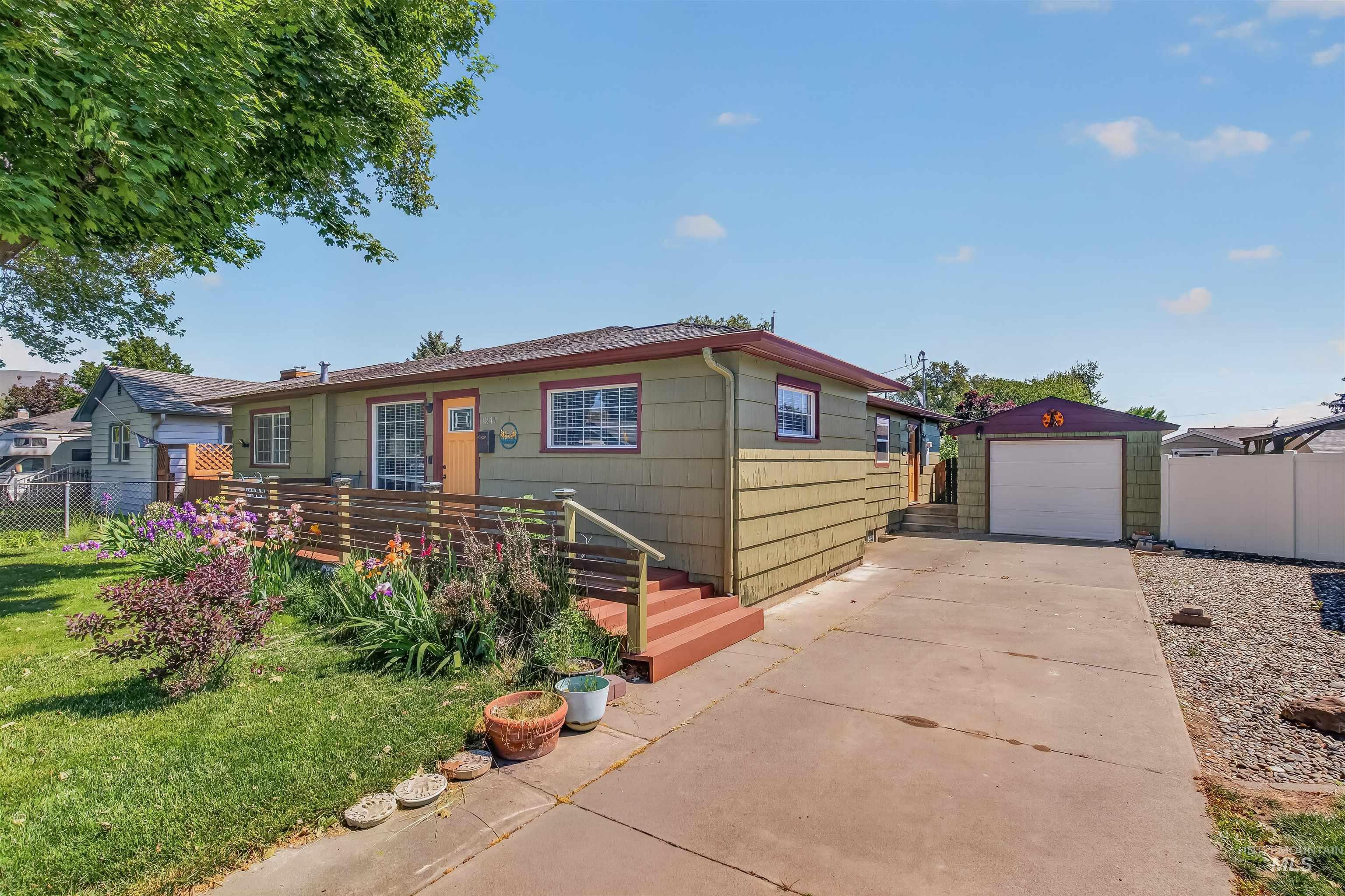 1241 5th Street Property Photo 3