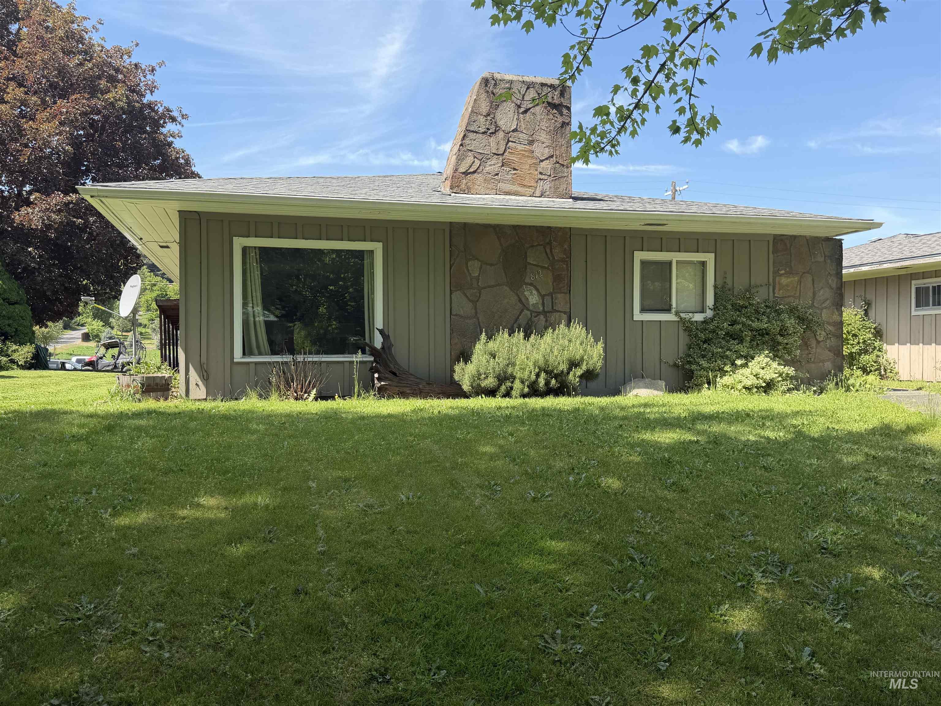 812 Maple Street Property Photo 3