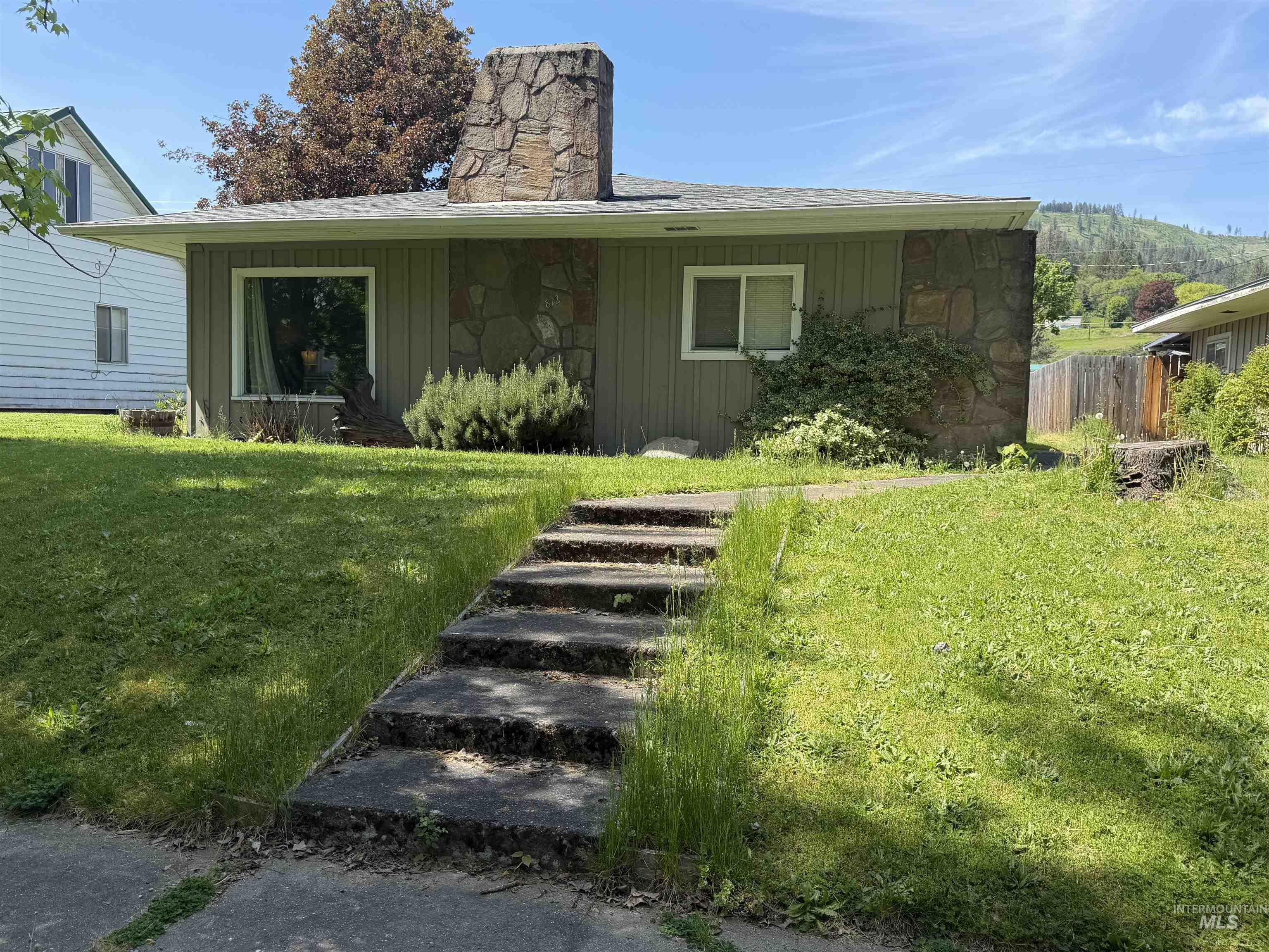 812 Maple Street Property Photo 4