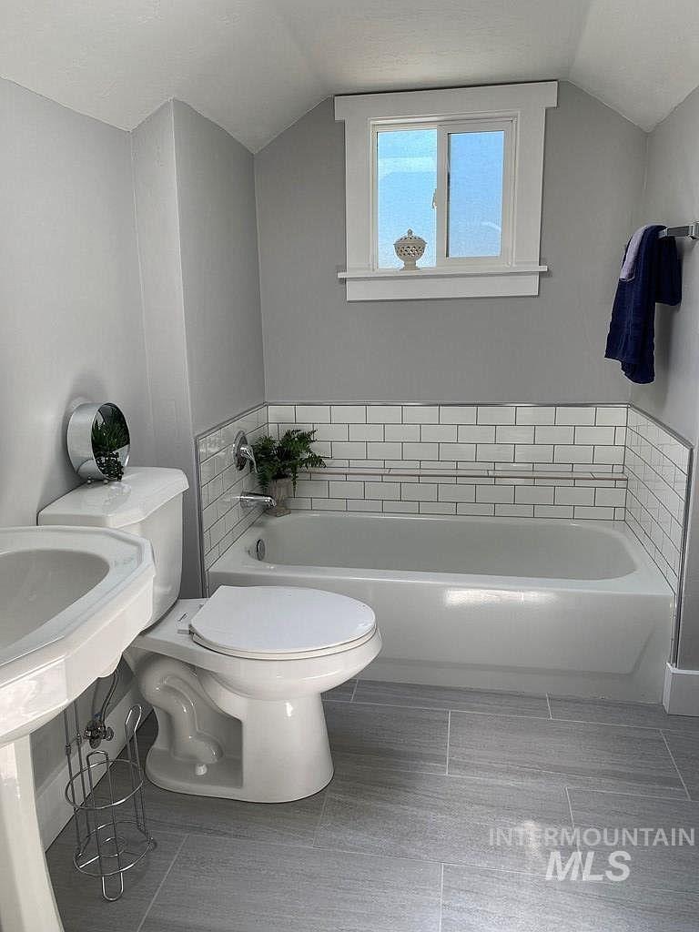 209 S Front St. Property Photo 19