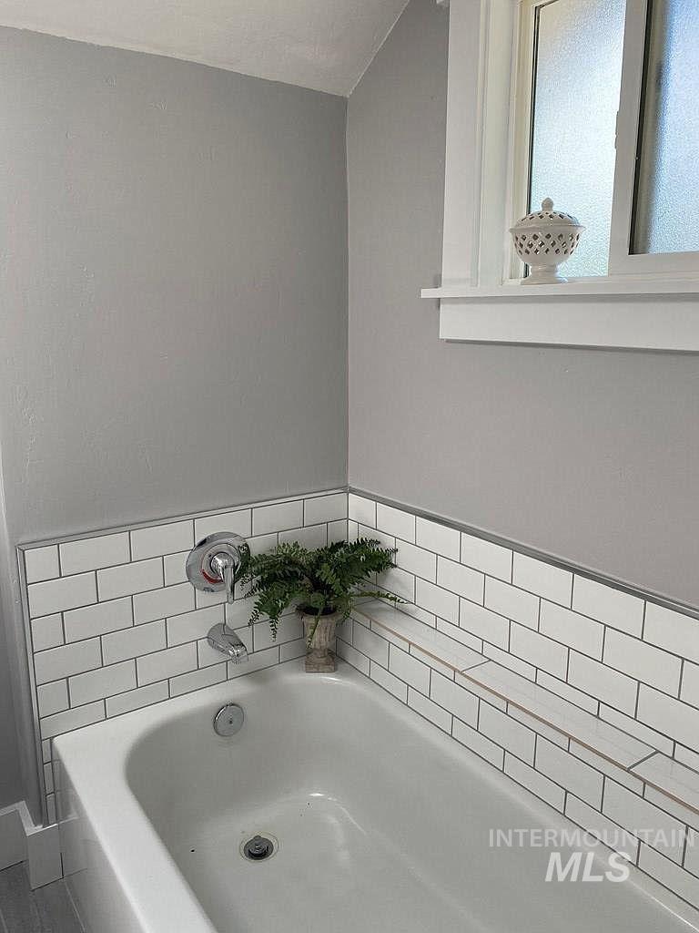 209 S Front St. Property Photo 21