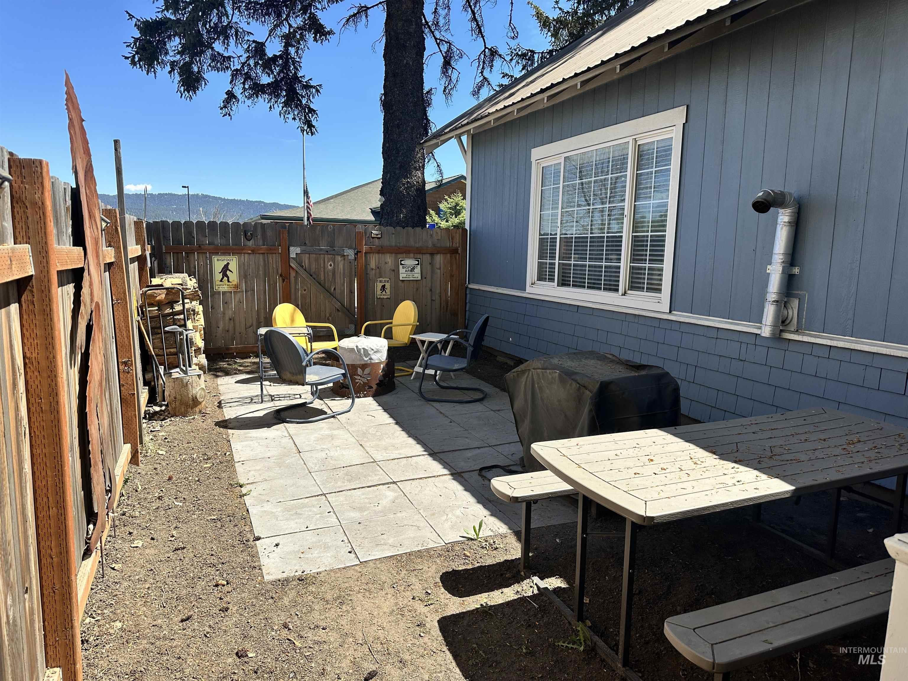 209 S Front St. Property Photo 22
