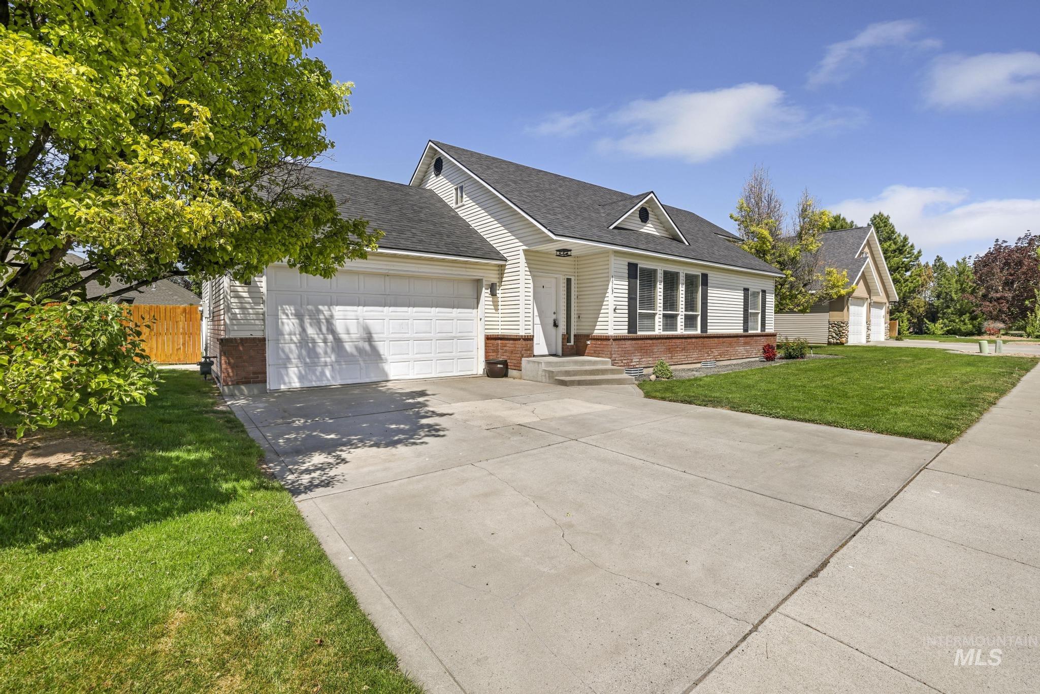 1963 Julie Lane Property Photo 2