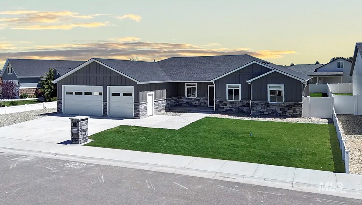 810 Snake River Drive Property Photo 1