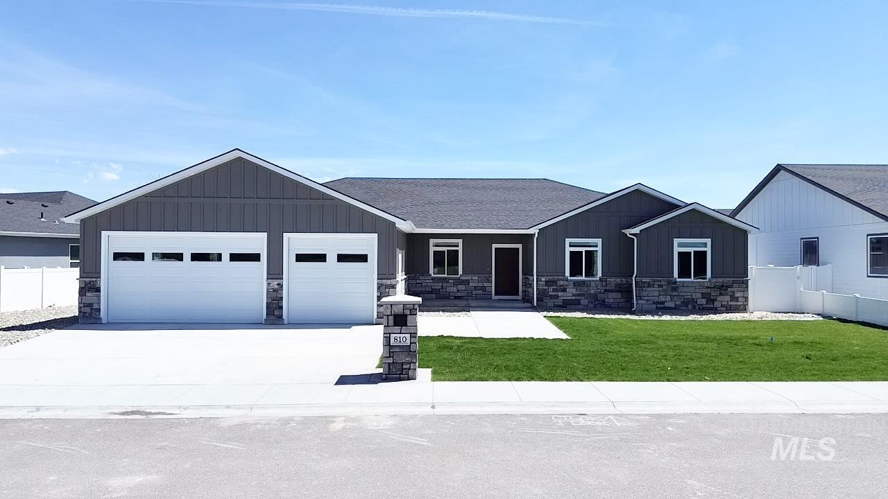 810 Snake River Drive Property Photo 2