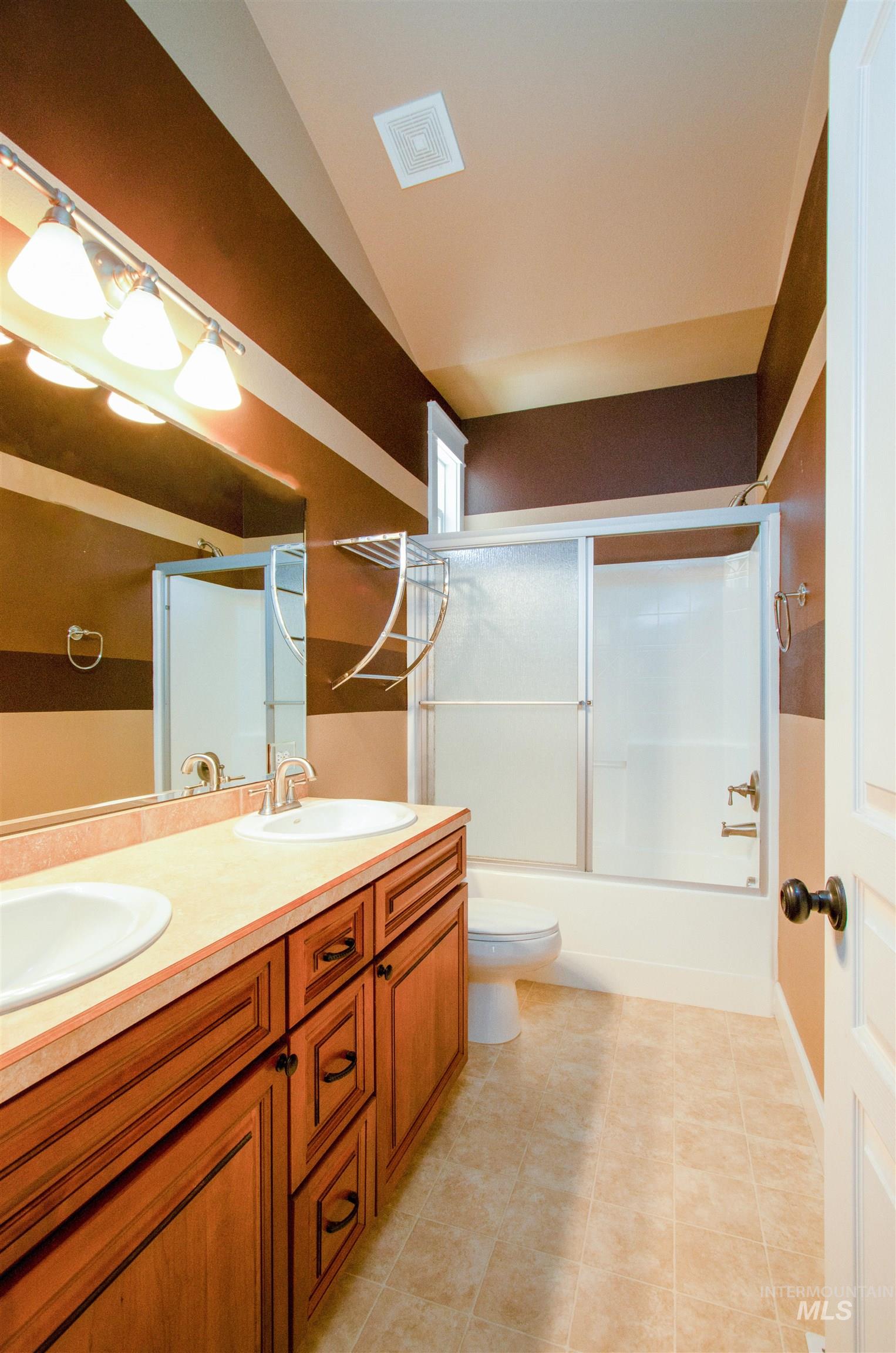 892 S Capitola Way Property Photo 9