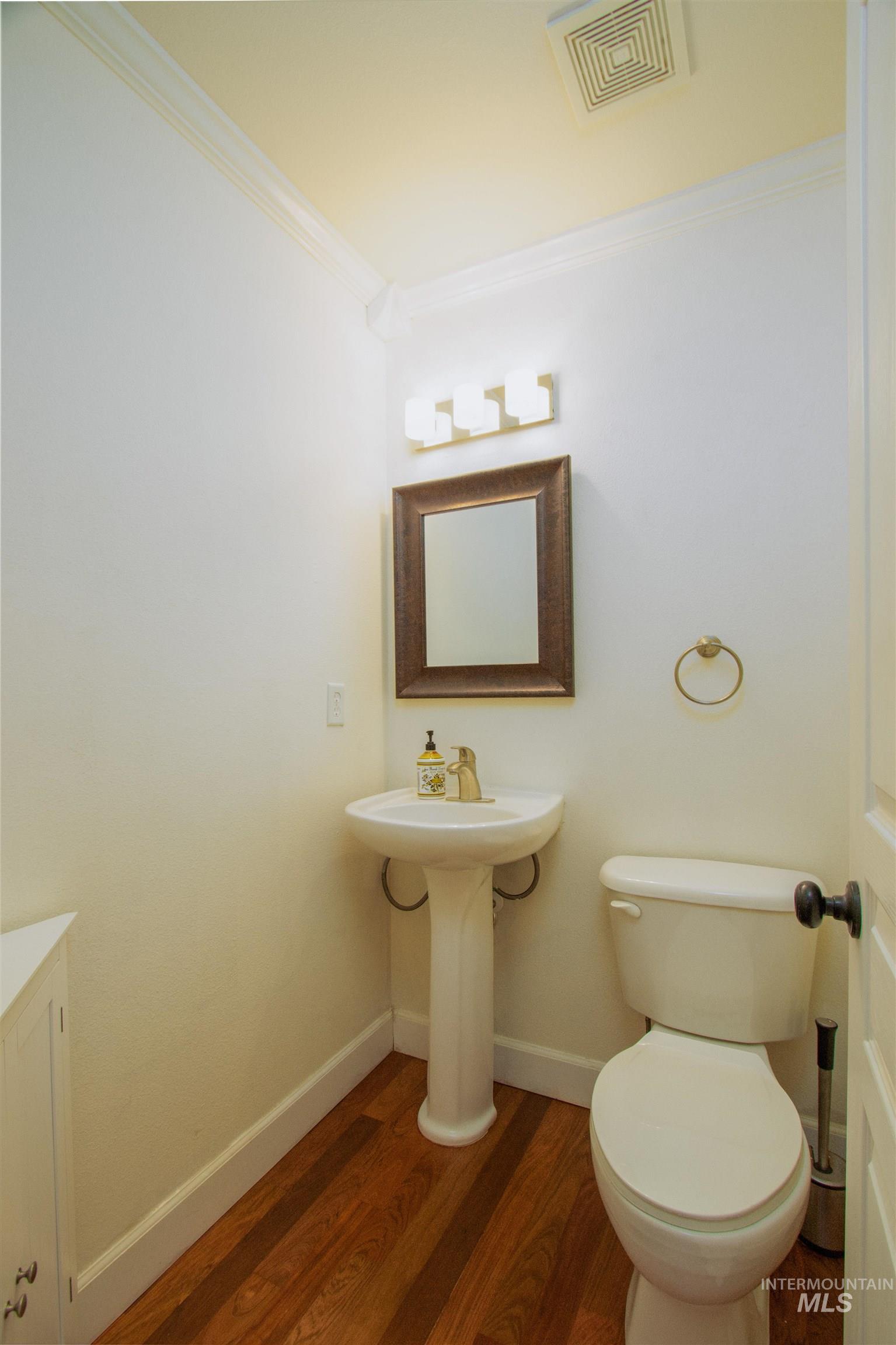 892 S Capitola Way Property Photo 11