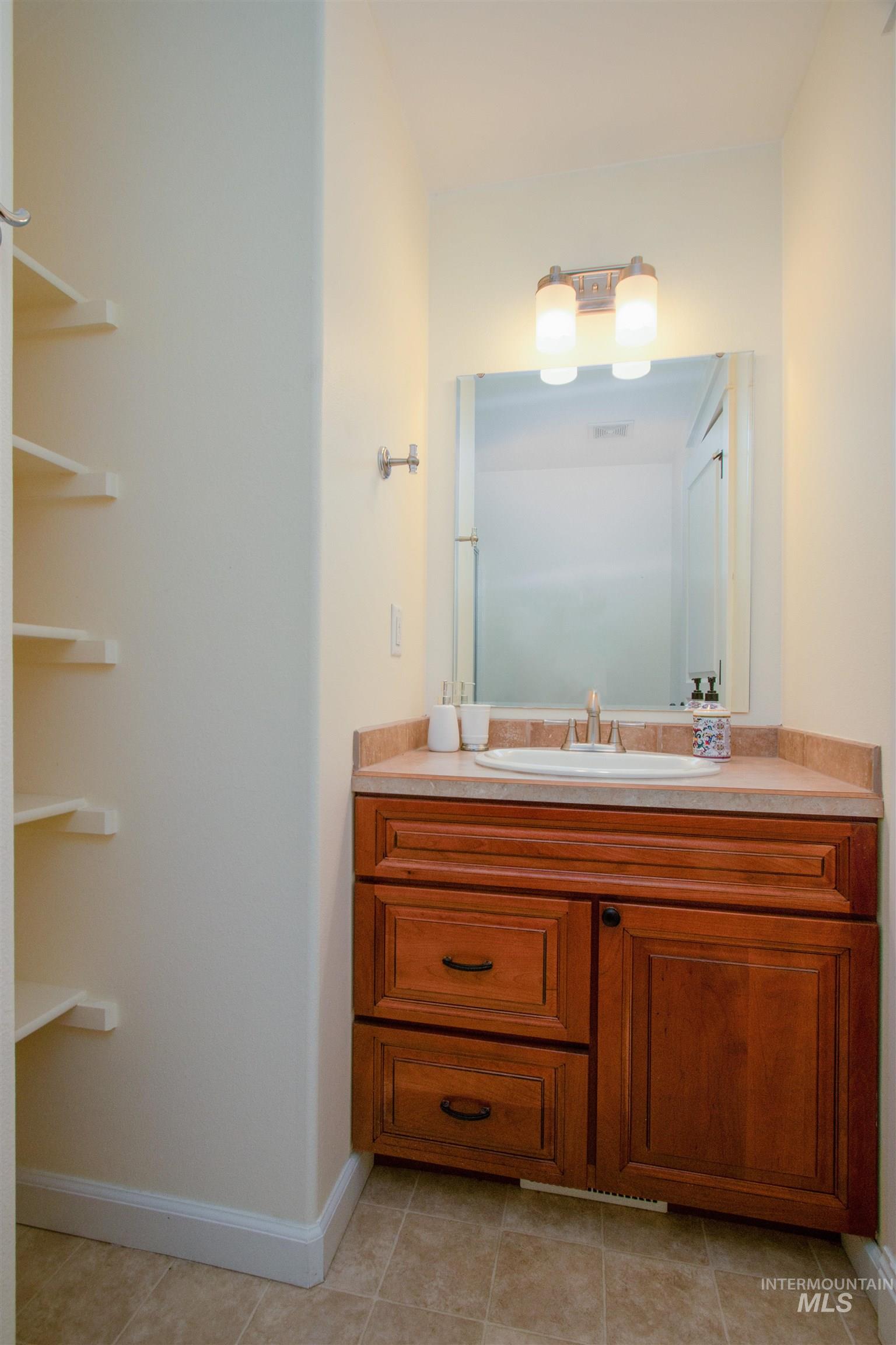 892 S Capitola Way Property Photo 23