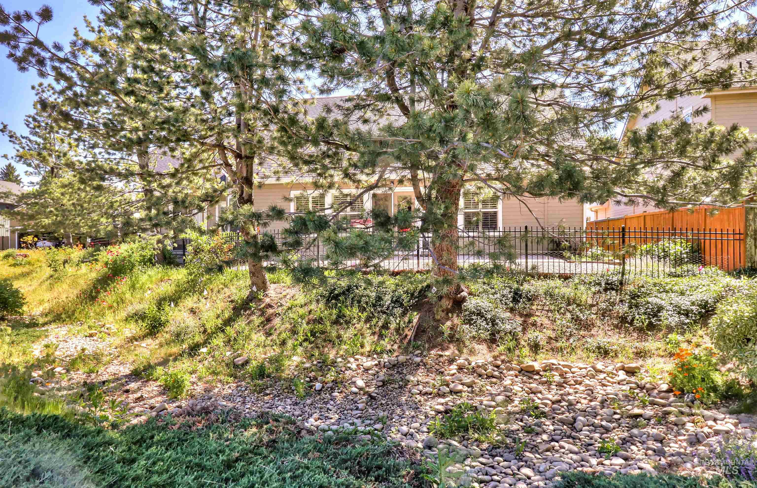 892 S Capitola Way Property Photo 30