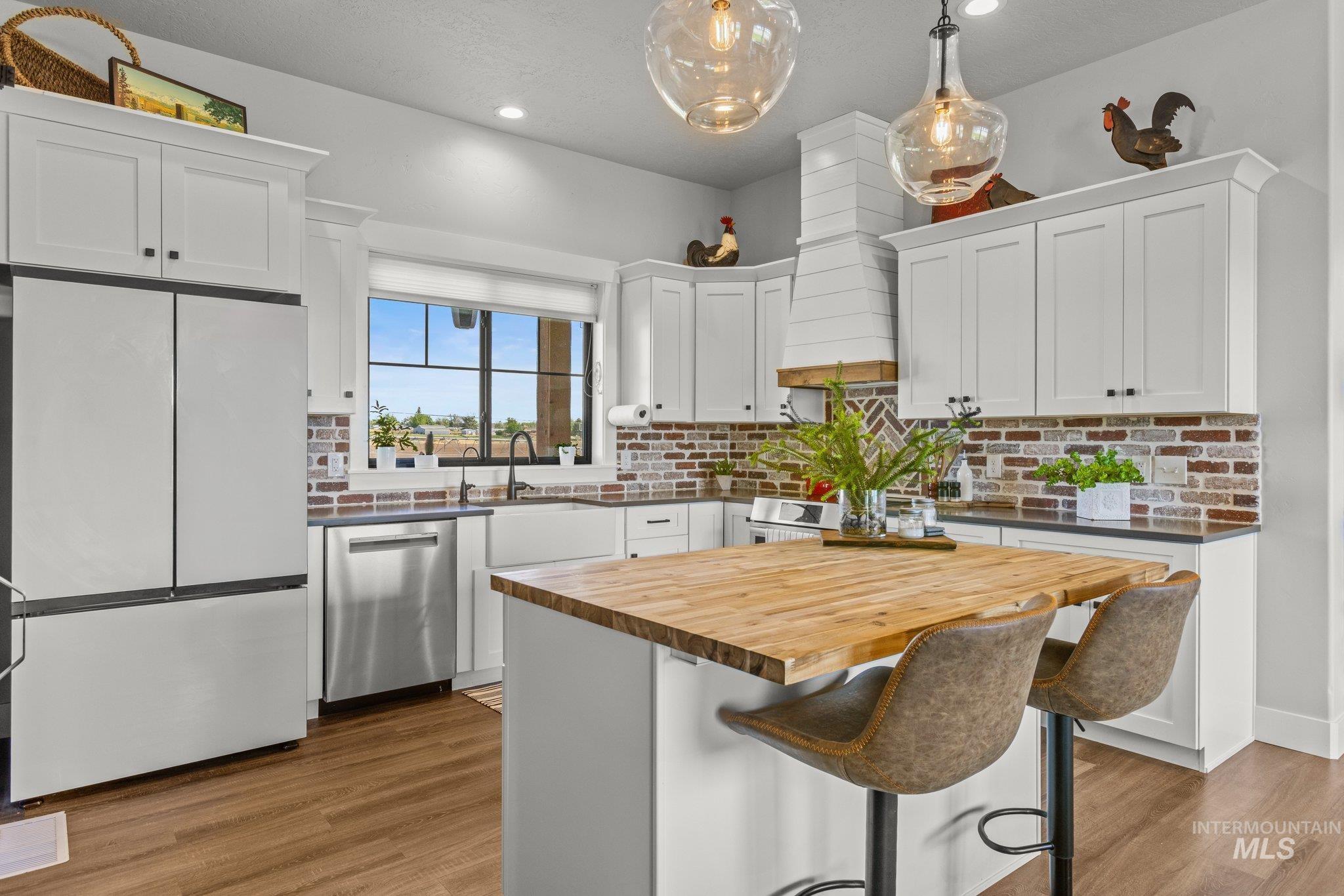 17220 Colbey Lane Property Photo 8