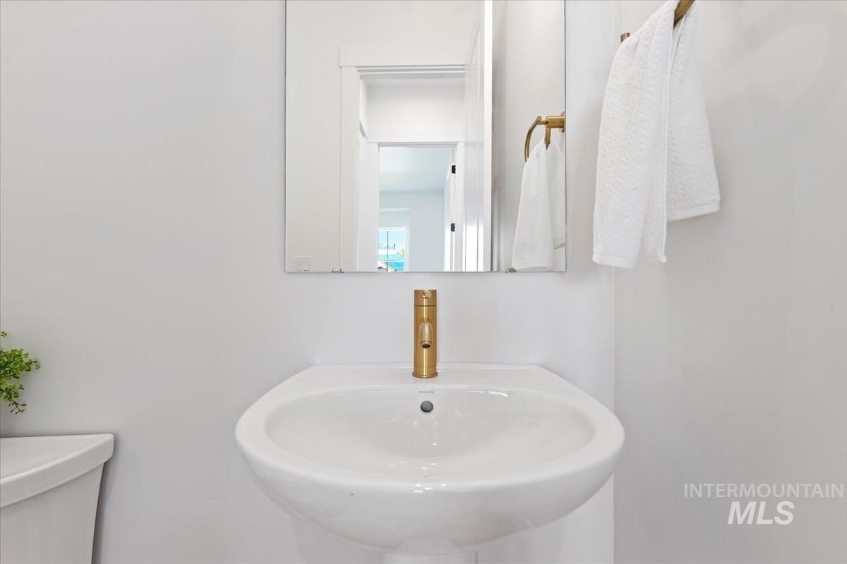 7343 Powell Pl Property Photo 35