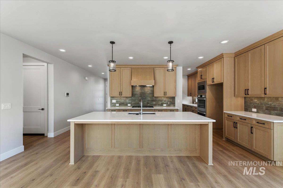 1041 W Malbar St. Property Photo 9