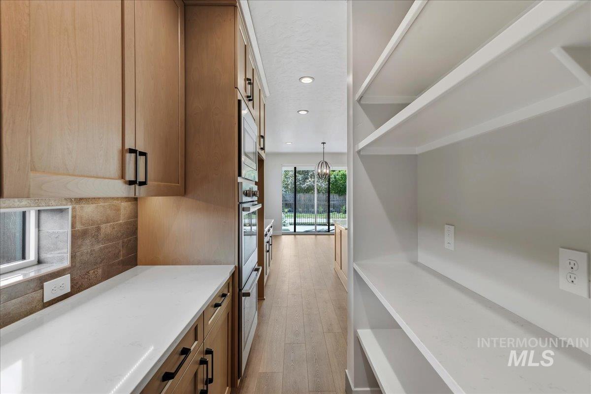 1041 W Malbar St. Property Photo 12