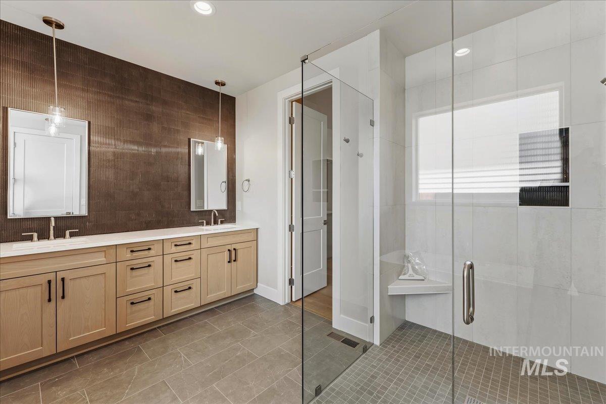 1041 W Malbar St. Property Photo 16