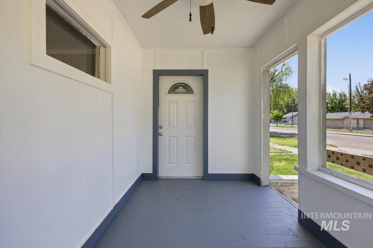 416 9th Ave N Property Photo 2