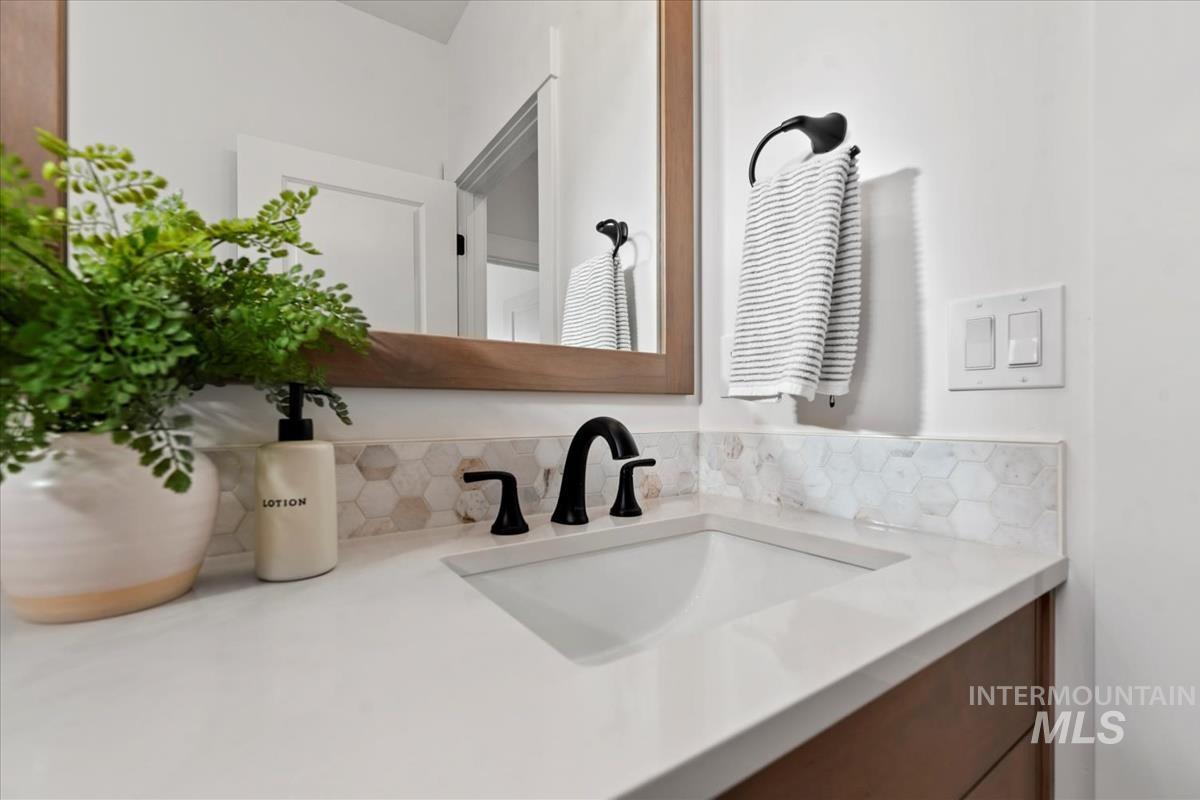 6408 E One Tree Pl. Property Photo 28